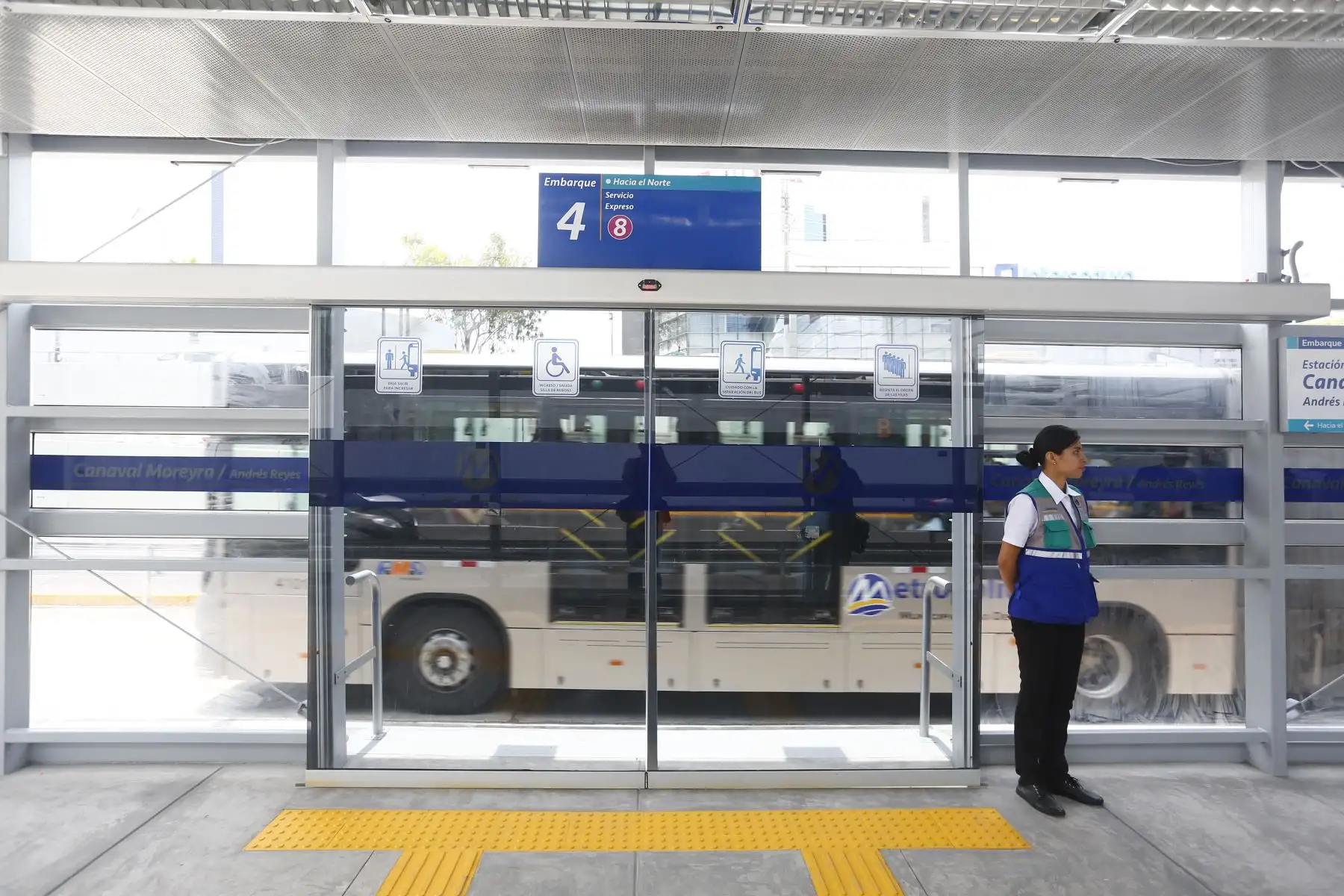 El alcalde Jorge Muñoz inaugura la nueva estación Andrés Reyes del Metropolitano, que beneficiará a 26 mil usuarios que utilizan a diario el servicio.
Foto: ANDINA/Jhonel Rodríguez