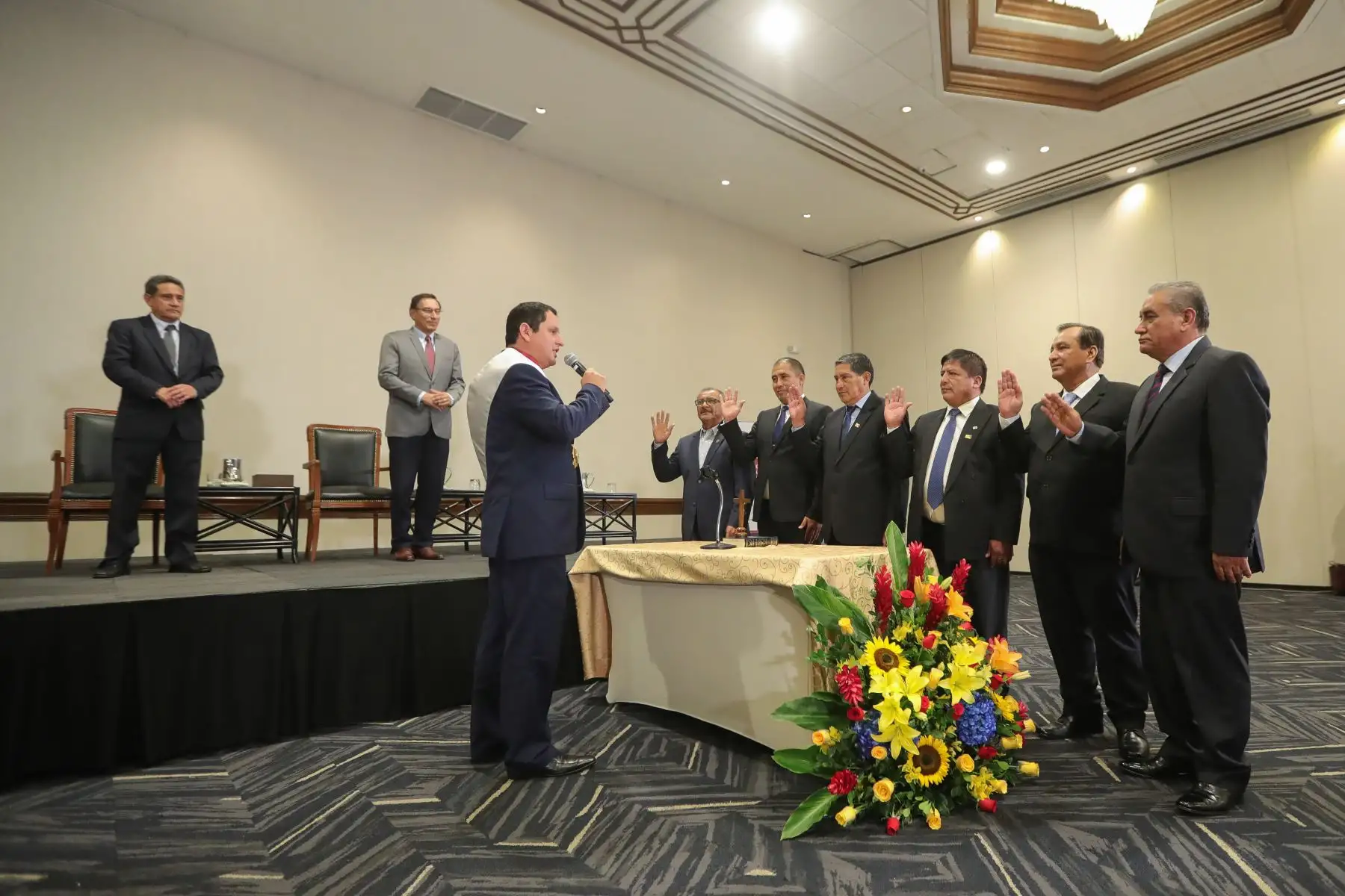 El mandatario Martín Vizcarra, participa en la juramentación del Presidente y del nuevo Consejo Directivo de la Asamblea Nacional de Gobiernos Regionales- ANGR 2020.
Foto: ANDINA/Prensa Presidencia