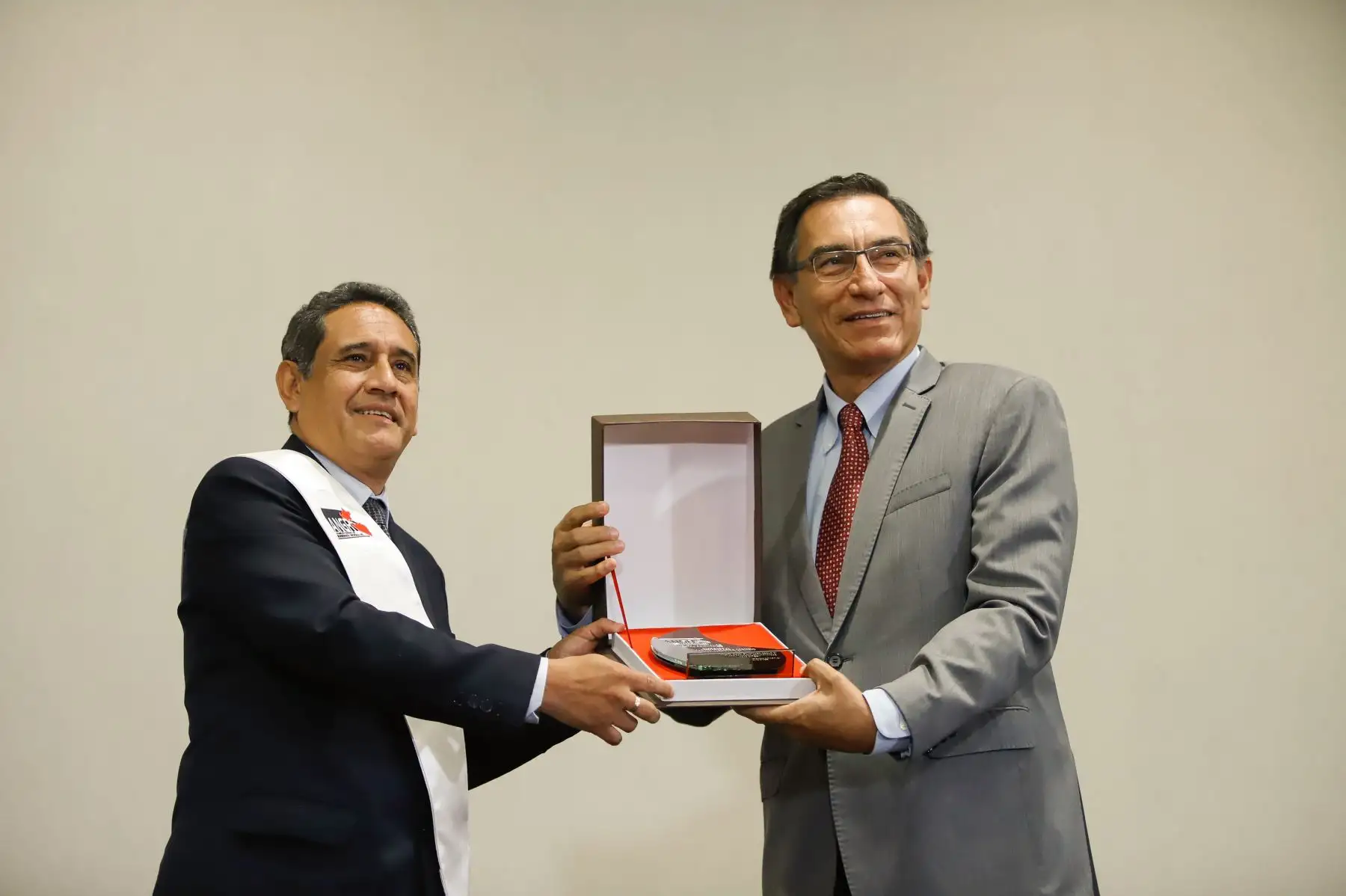 El mandatario Martín Vizcarra, participa en la juramentación del Presidente y del nuevo Consejo Directivo de la Asamblea Nacional de Gobiernos Regionales- ANGR 2020.
Foto: ANDINA/Prensa Presidencia