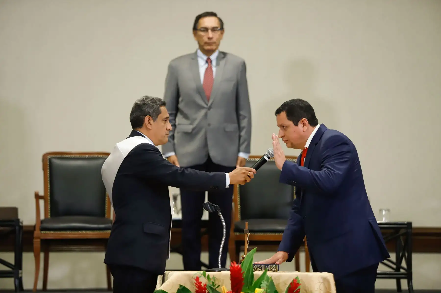 El mandatario Martín Vizcarra, participa en la juramentación del Presidente y del nuevo Consejo Directivo de la Asamblea Nacional de Gobiernos Regionales- ANGR 2020.
Foto: ANDINA/Prensa Presidencia
