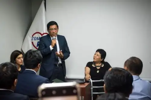 Titular de la PCM, Vicente Zeballos, durante reunión con virtuales congresistas de Somos Perú. Foto: Difusión.