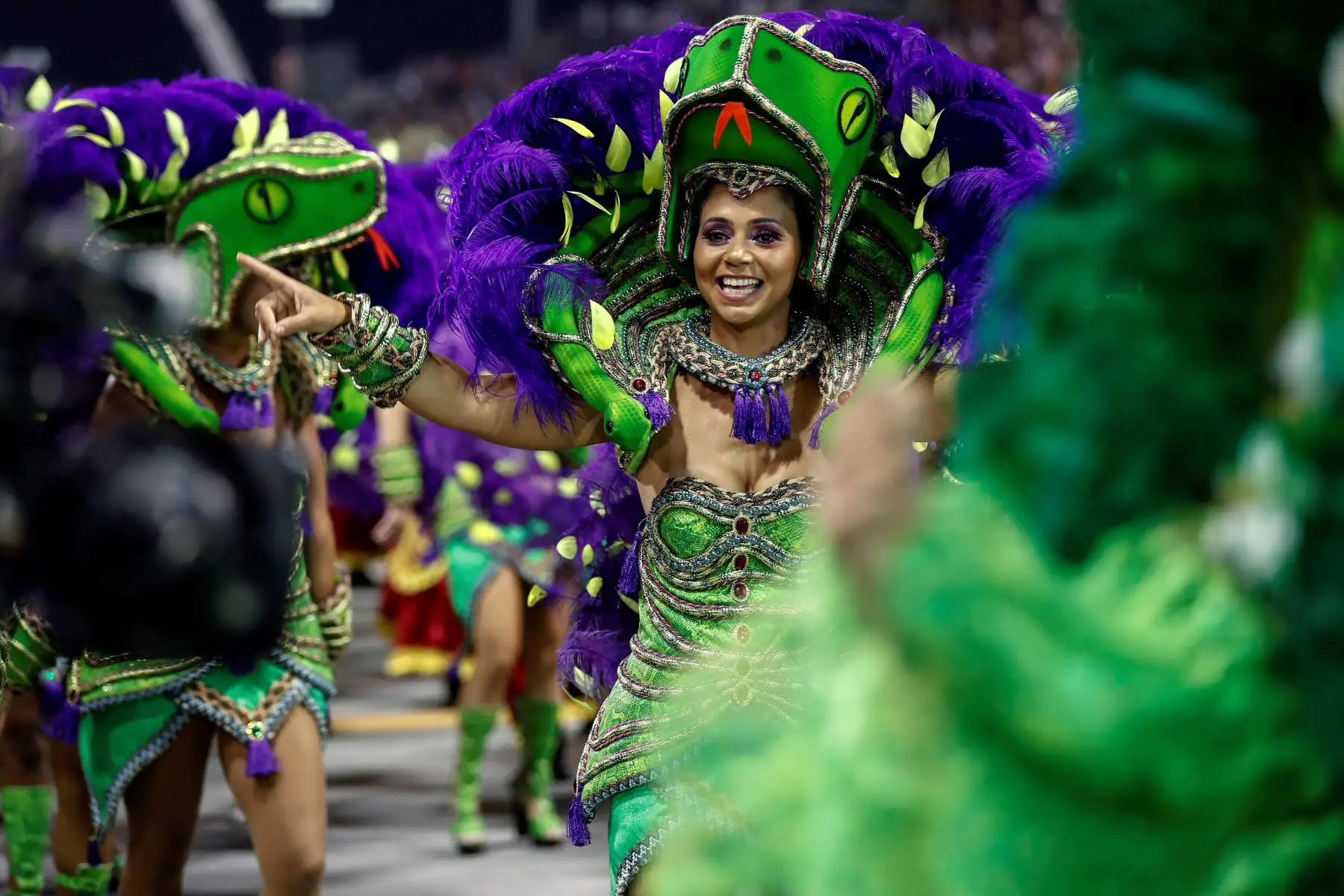 Integrantes de la escuela de samba del Grupo Especial Mancha Verde durante la celebración del carnaval en el sambódromo de Anhembí en Sao Paulo (Brasil).
Foto: EFE
