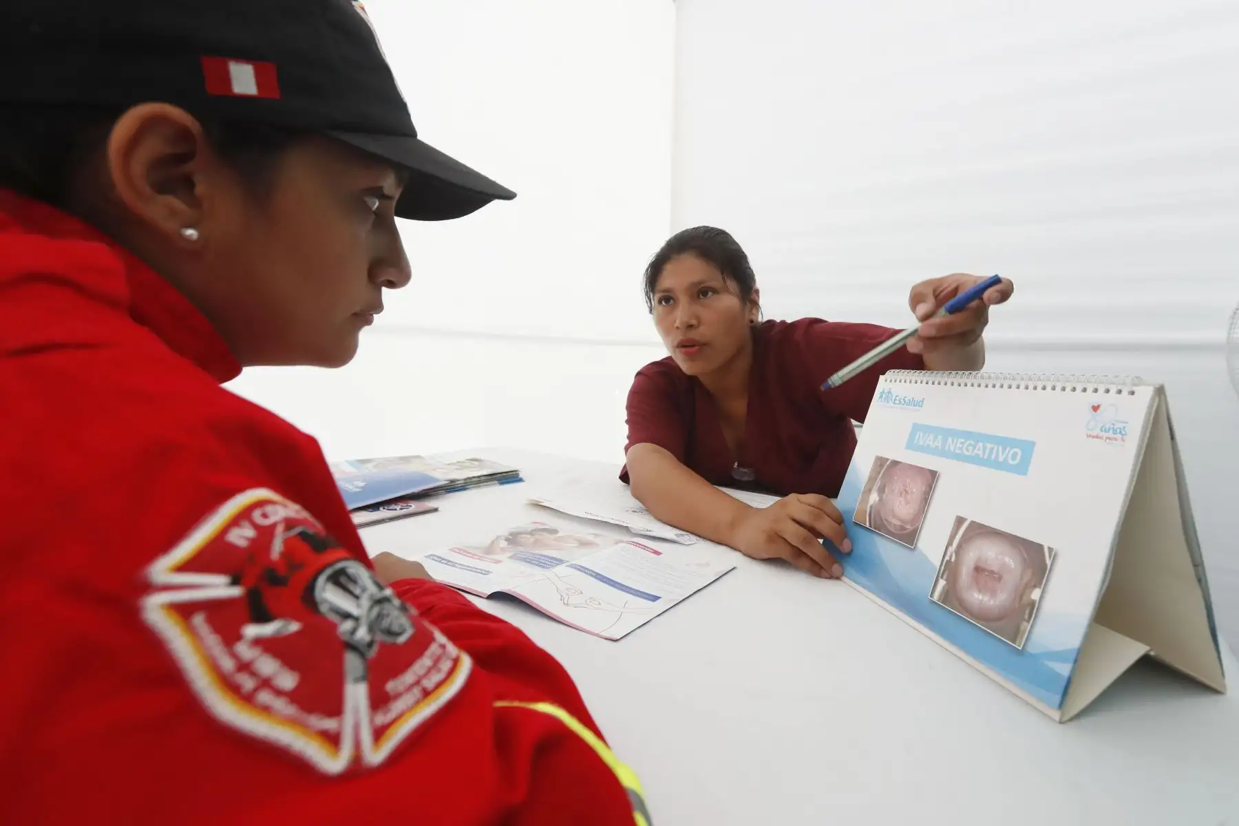 La presidenta de EsSalud, Fiorella Molinelli, firmó un convenio con la Cuerpo General de Bomberos Voluntarios del Perú, con la finalidad de brindar servicios de salud gratuito a sus más de 18 mil miembros a nivel nacional y sus familiares.
Foto: ANDINA/ Renato Pajuelo