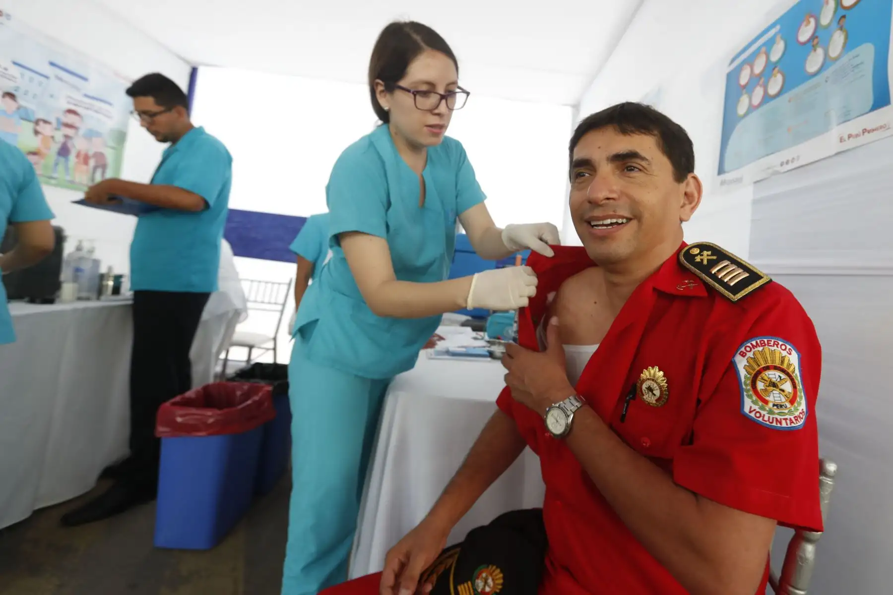 La presidenta de EsSalud, Fiorella Molinelli, firmó un convenio con la Cuerpo General de Bomberos Voluntarios del Perú, con la finalidad de brindar servicios de salud gratuito a sus más de 18 mil miembros a nivel nacional y sus familiares.
Foto: ANDINA/ Renato Pajuelo