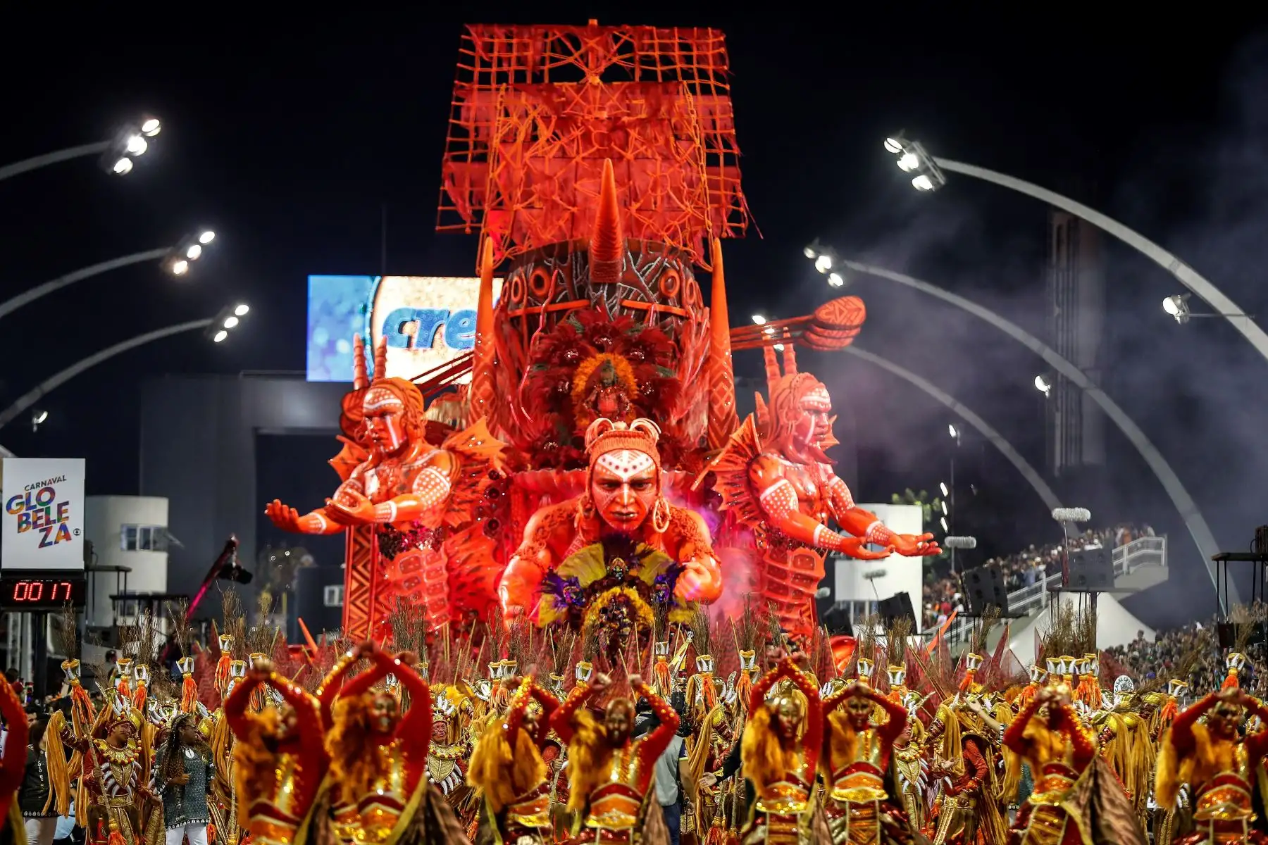 Integrantes de la escuela de samba del Grupo Especial Tom Maior en el Carnaval de Río.
Foto: EFE