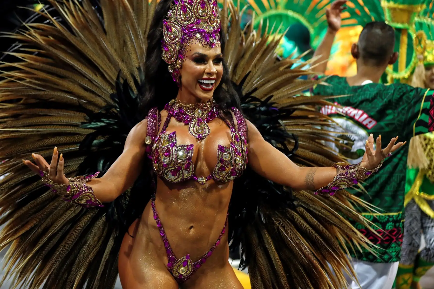 Integrantes de la escuela de samba del Grupo Especial Barroca Zona Sul  en la celebración del carnaval en el sambódromo de Anhembí en Sao Paulo (Brasil).
Foto: EFE