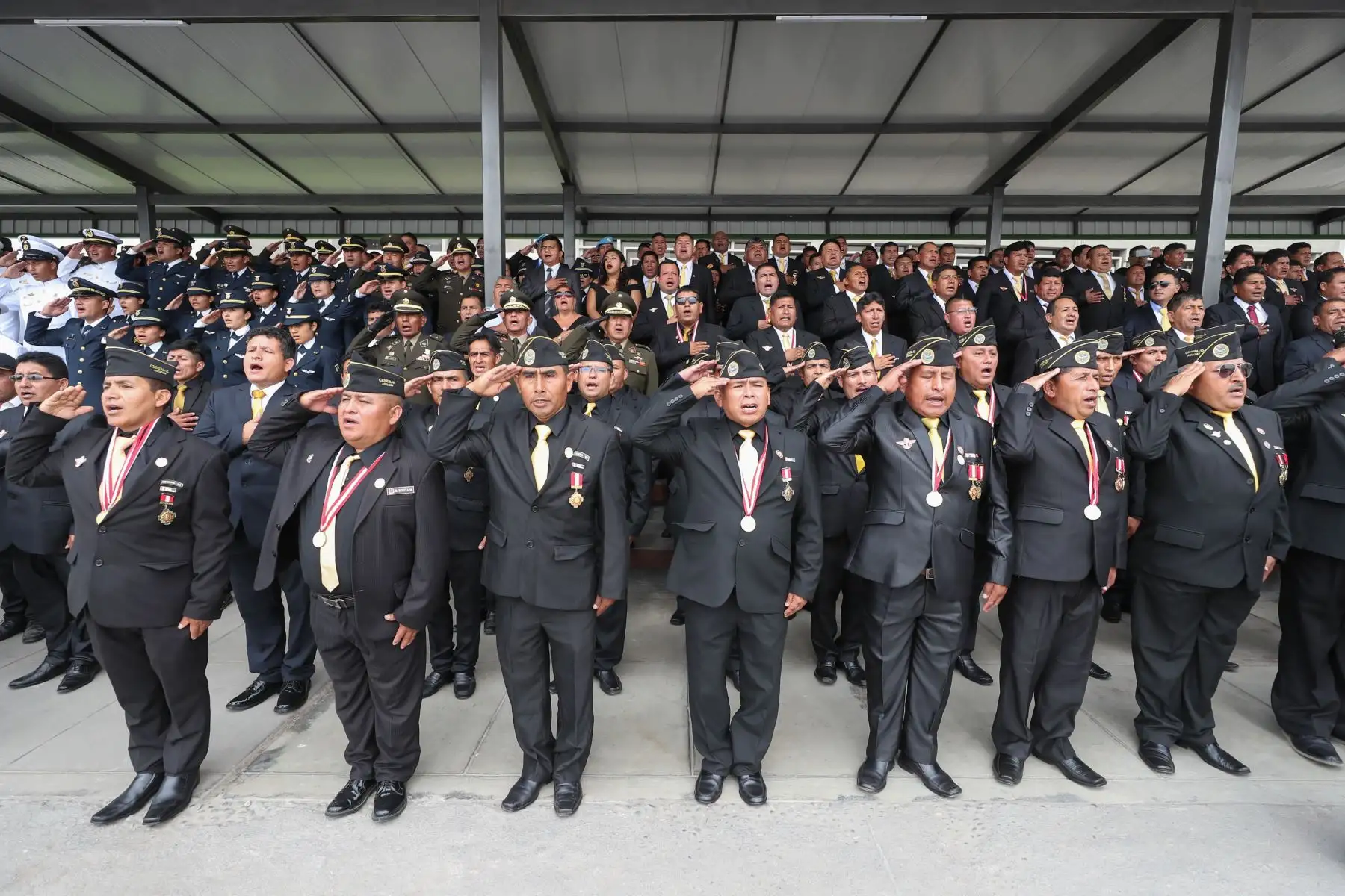 Presidente del Consejo de Ministros, Vicente Zeballos y el ministro de Defensa, Walter Roger Martos Ruiz asistieron a la ceremonia por el aniversario 25 de las operaciones del Alto Cenepa.
Foto: Mindef
