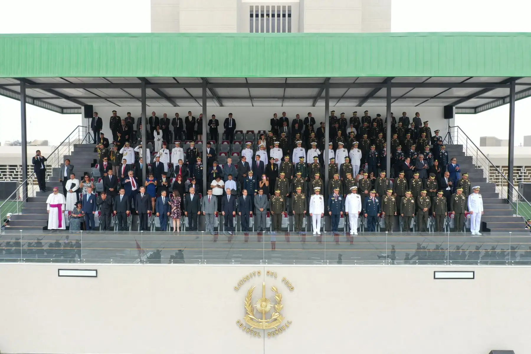 Presidente del Consejo de Ministros, Vicente Zeballos y el ministro de Defensa, Walter Roger Martos Ruiz asistieron a la ceremonia por el aniversario 25 de las operaciones del Alto Cenepa.
Foto: Mindef