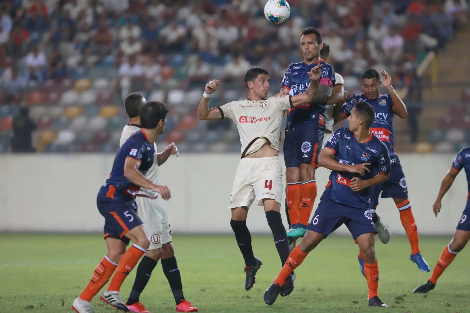 Universitario cayó derrotado ante la Universidad César Vallejo por dos goles a cero,en el estadio monumental. 
Foto: ANDINA/Jhony Laurente