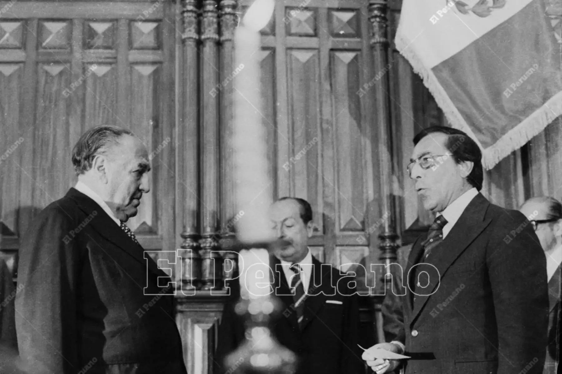 Lima - 18 julio 1978 / Víctor Raúl Haya de la Torre  juramenta como presidente de la Junta Preparatoria de la  Asamblea Constituyente ante Luis Bedoya Reyes, representante del Partido Popular Cristiano (PPC).  Foto: Archivo Histórico de El Peruano.