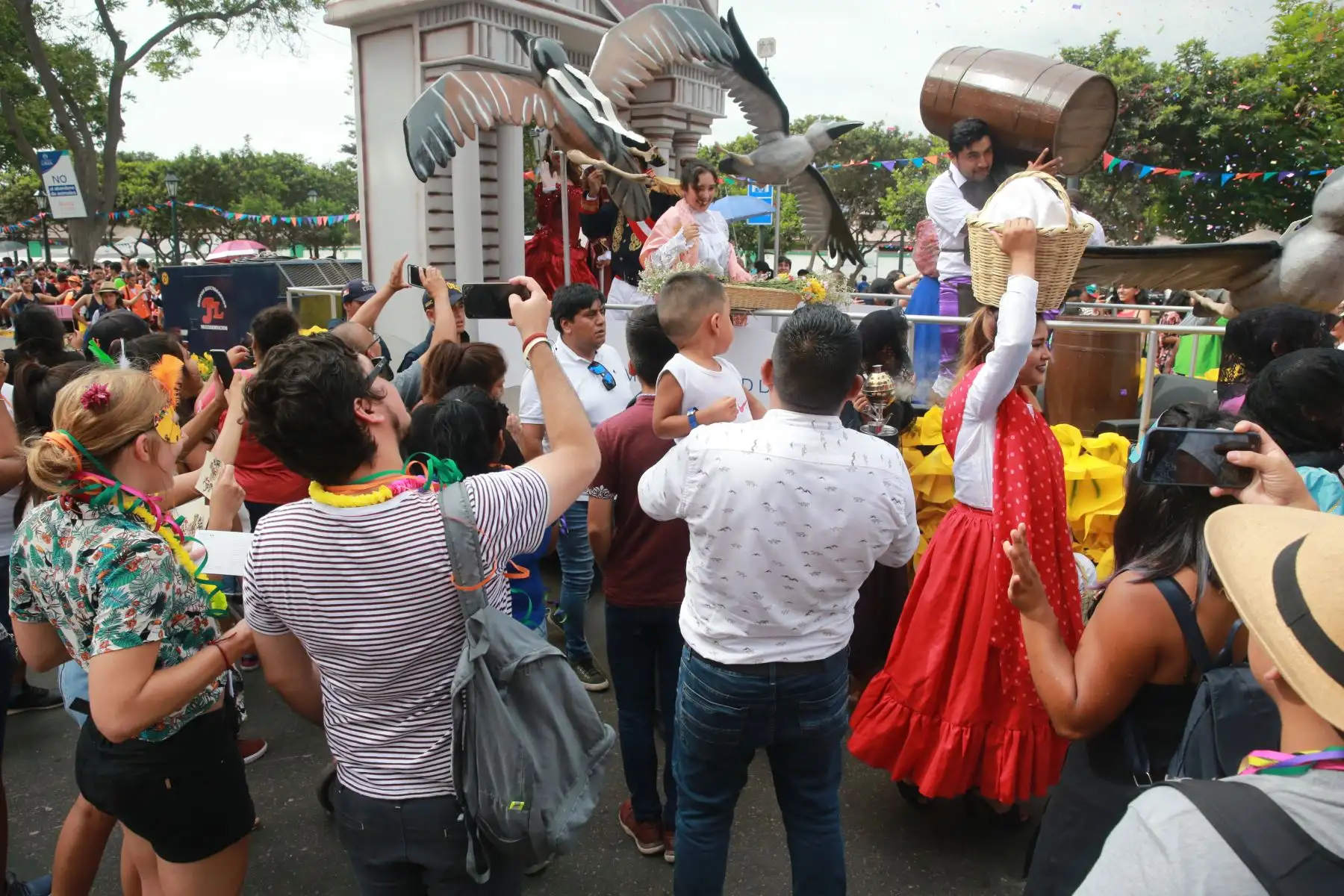 Celebran el Carnaval de Lima en el Centro Histórico.
Foto: ANDINA/Jhony Laurente
