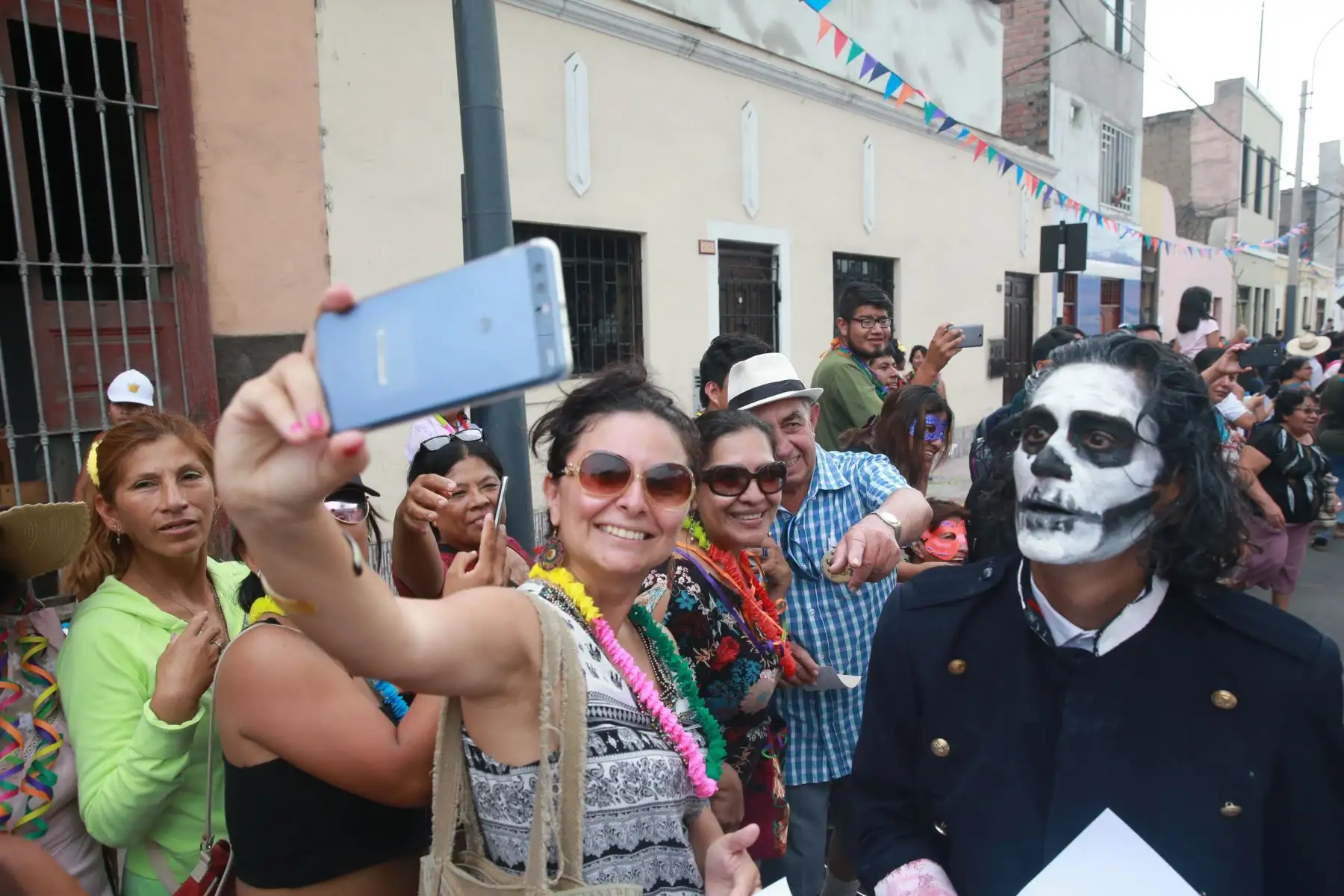 Tradicional Carnaval de los años 60 de Lima, fiesta llena de color, alegría y tradición; en busca de  recuperar y conmemorar una fecha emblemática en el Centro Histórico de la ciudad.Foto: ANDINA/Jhony Laurente