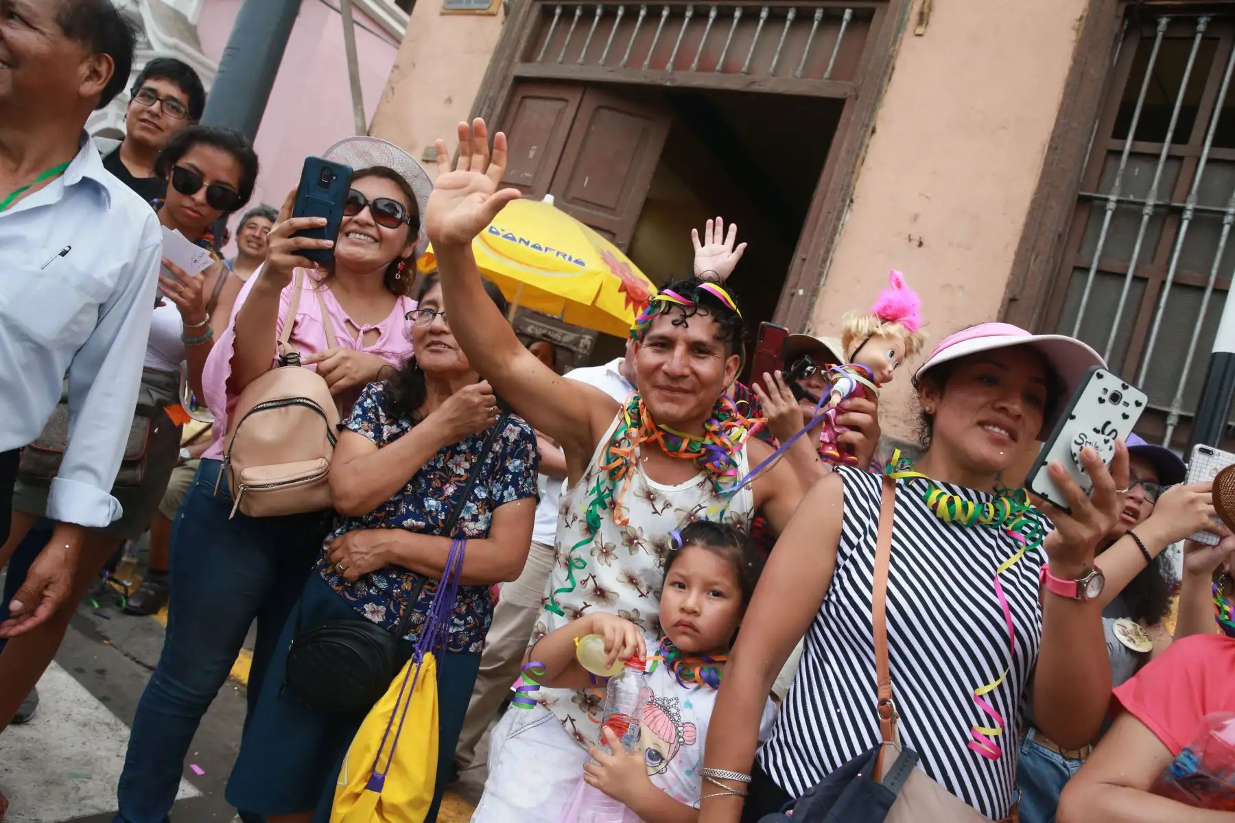 Tradicional Carnaval de los años 60 de Lima, fiesta llena de color, alegría y tradición; en busca de  recuperar y conmemorar una fecha emblemática en el Centro Histórico de la ciudad.Foto: ANDINA/Jhony Laurente