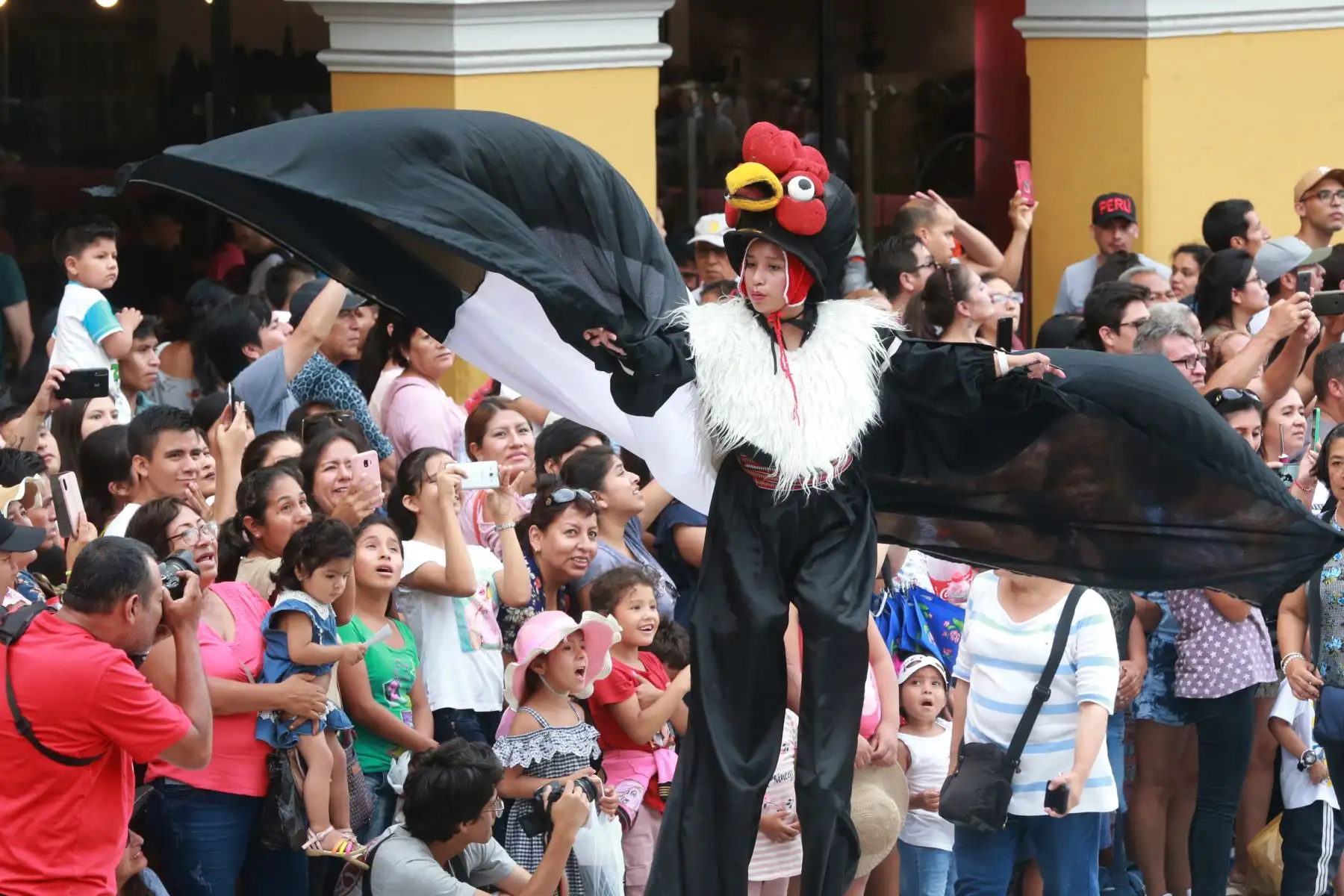 Tradicional Carnaval de los años 60 de Lima, fiesta llena de color, alegría y tradición; en busca de  recuperar y conmemorar una fecha emblemática en el Centro Histórico de la ciudad.Foto: ANDINA/Jhony Laurente