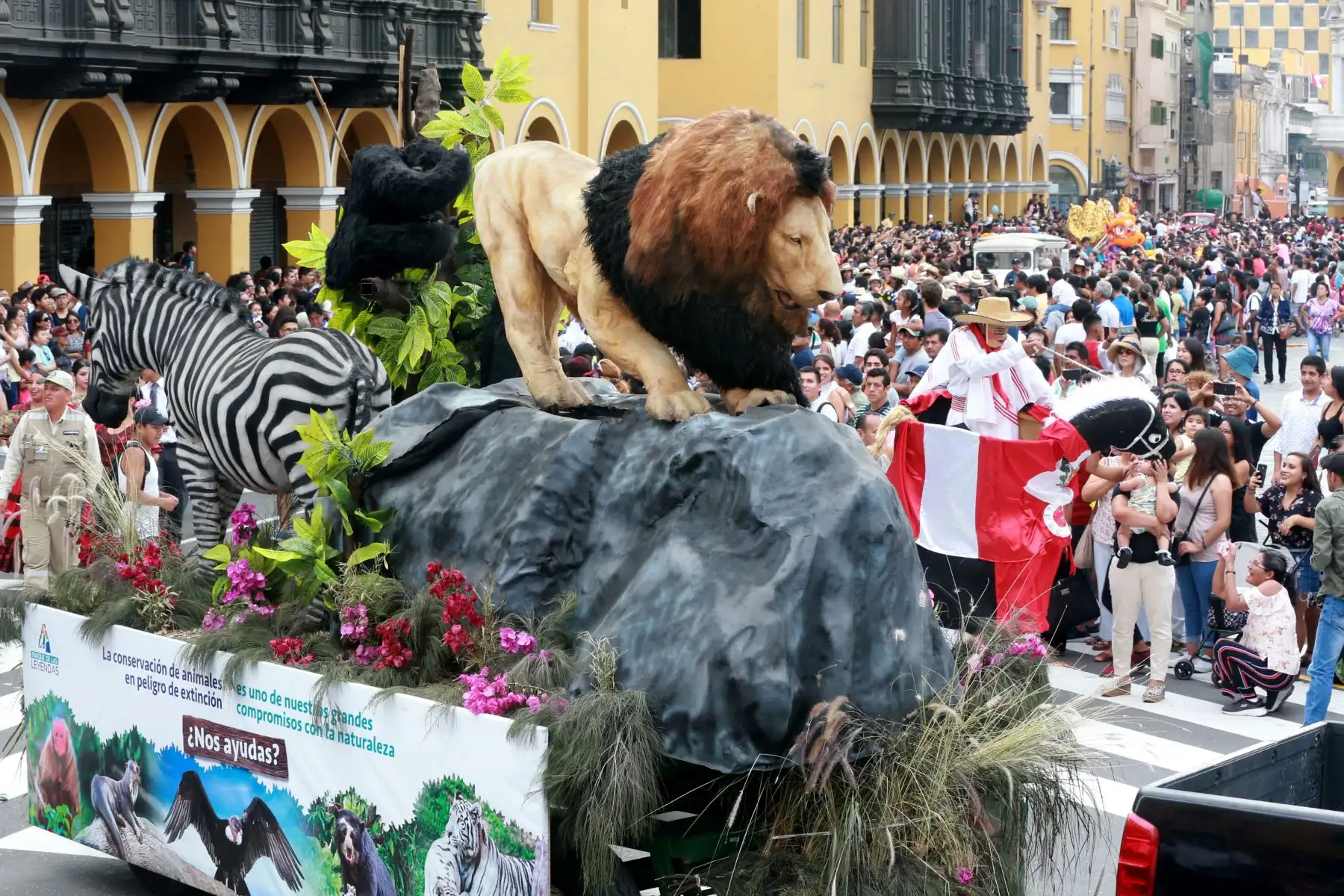 Tradicional Carnaval de los años 60 de Lima, fiesta llena de color, alegría y tradición; en busca de  recuperar y conmemorar una fecha emblemática en el Centro Histórico de la ciudad.Foto: ANDINA/Jhony Laurente