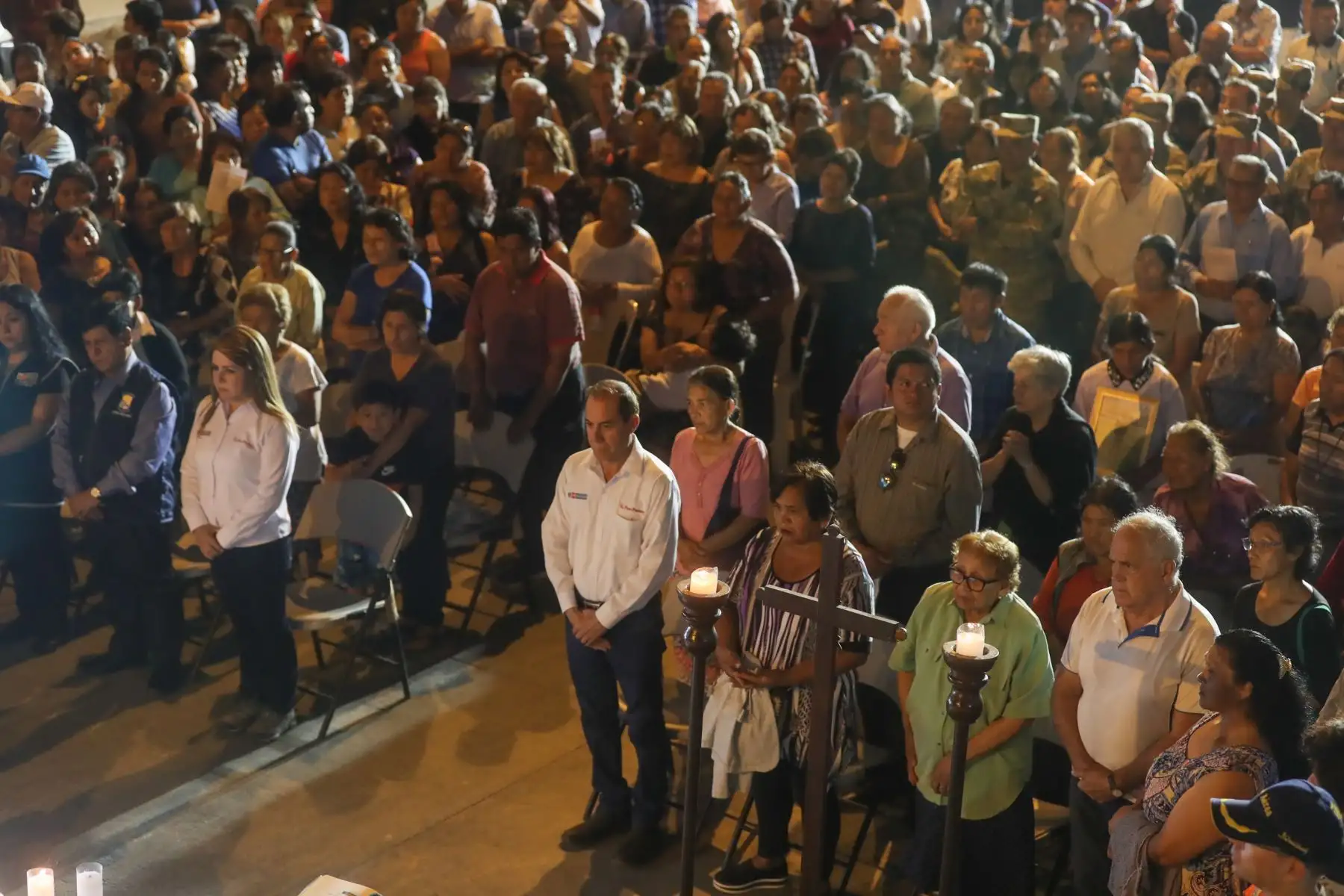 Ministros de Defensa y Salud asistieron a misa, al cumplirse un mes de la tragedia por deflagración en Villa el Salvador.Foto: ANDINA/Mindef