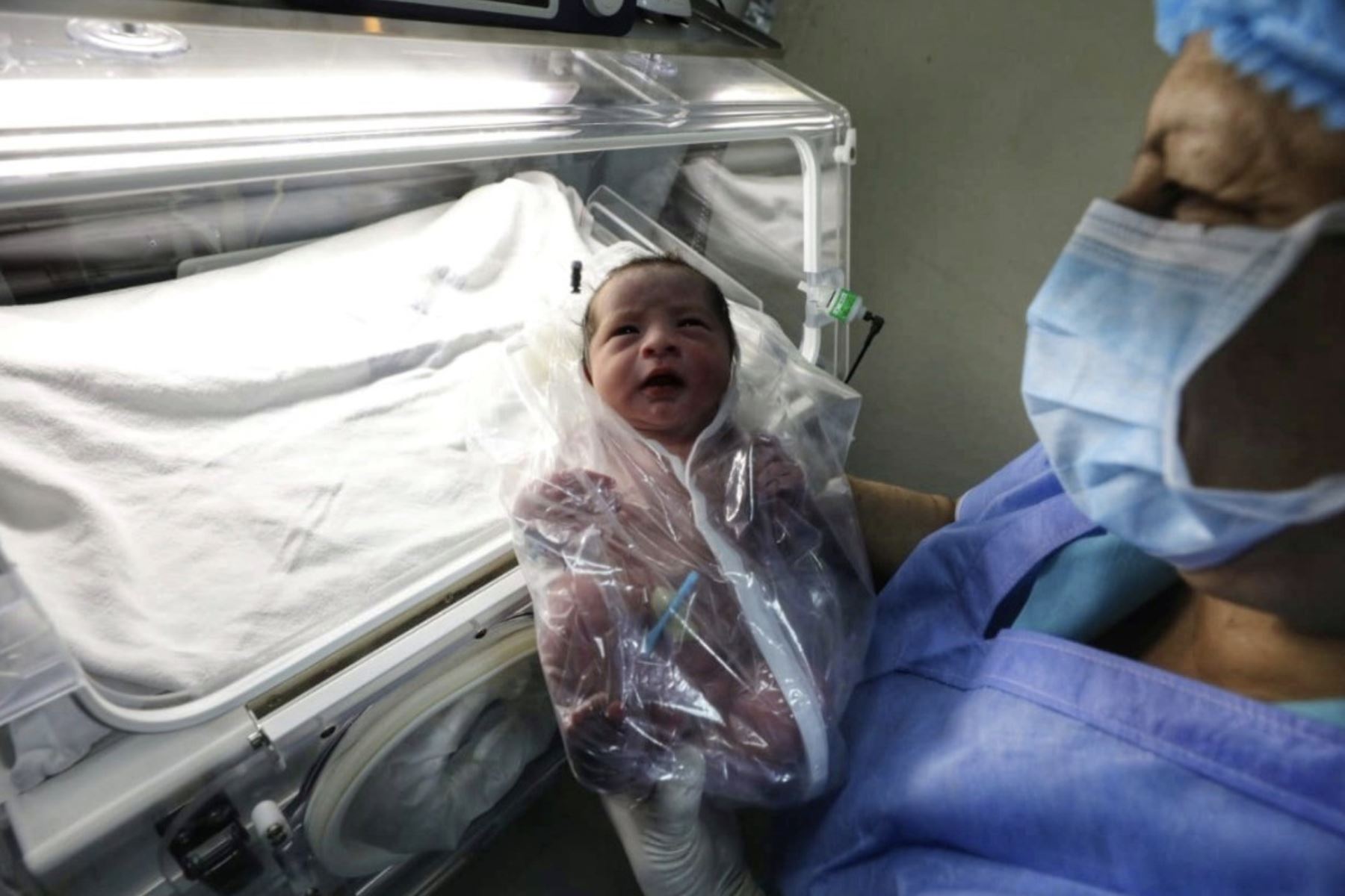 Bebés prematuros reciben protección al nacer en el hospital Edgardo Rebagliati de Essalud. ANDINA/Difusión