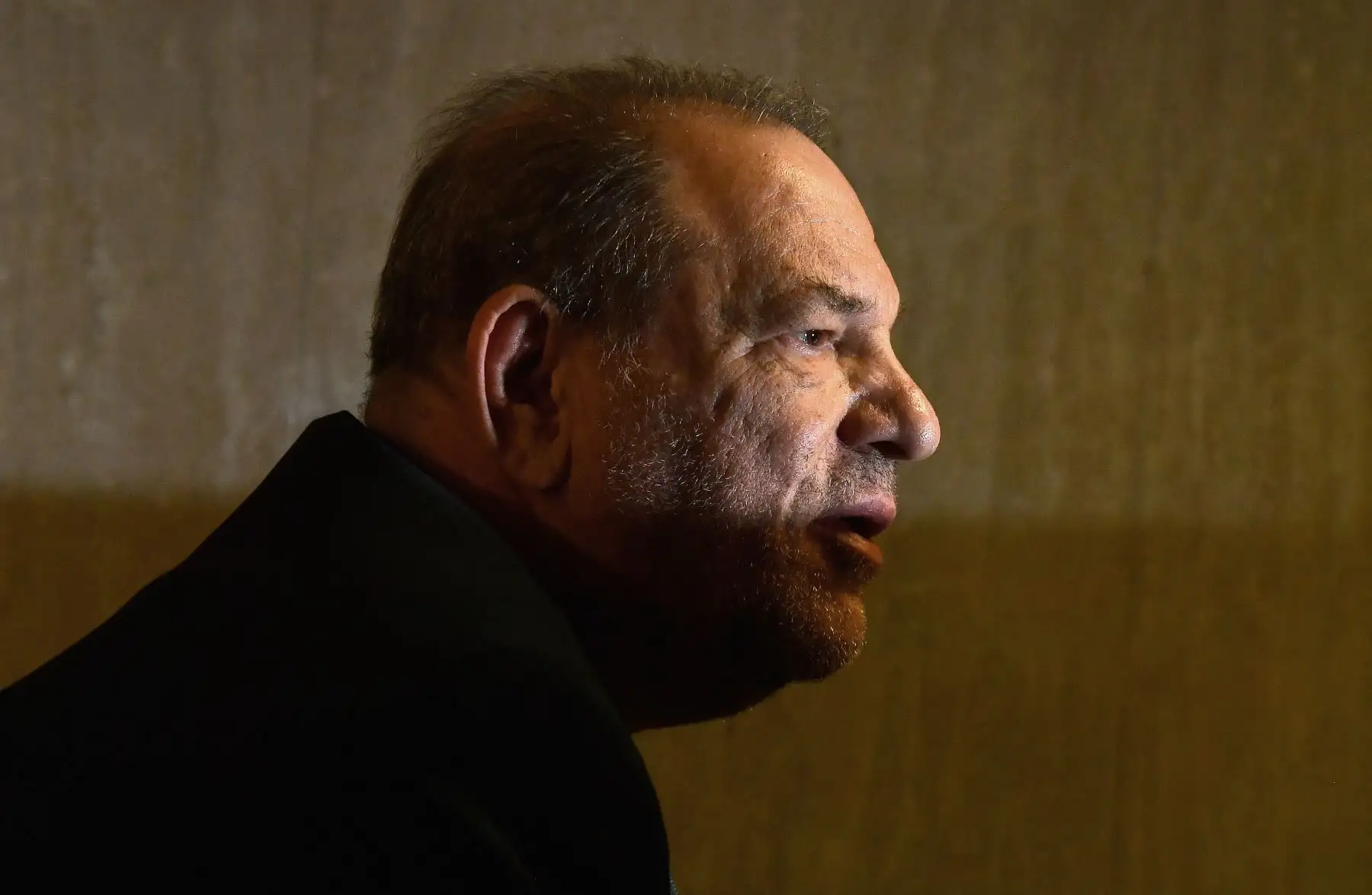 Harvey Weinstein ingresa a un tribunal de Manhattan en la ciudad de Nueva York. Foto: AFP