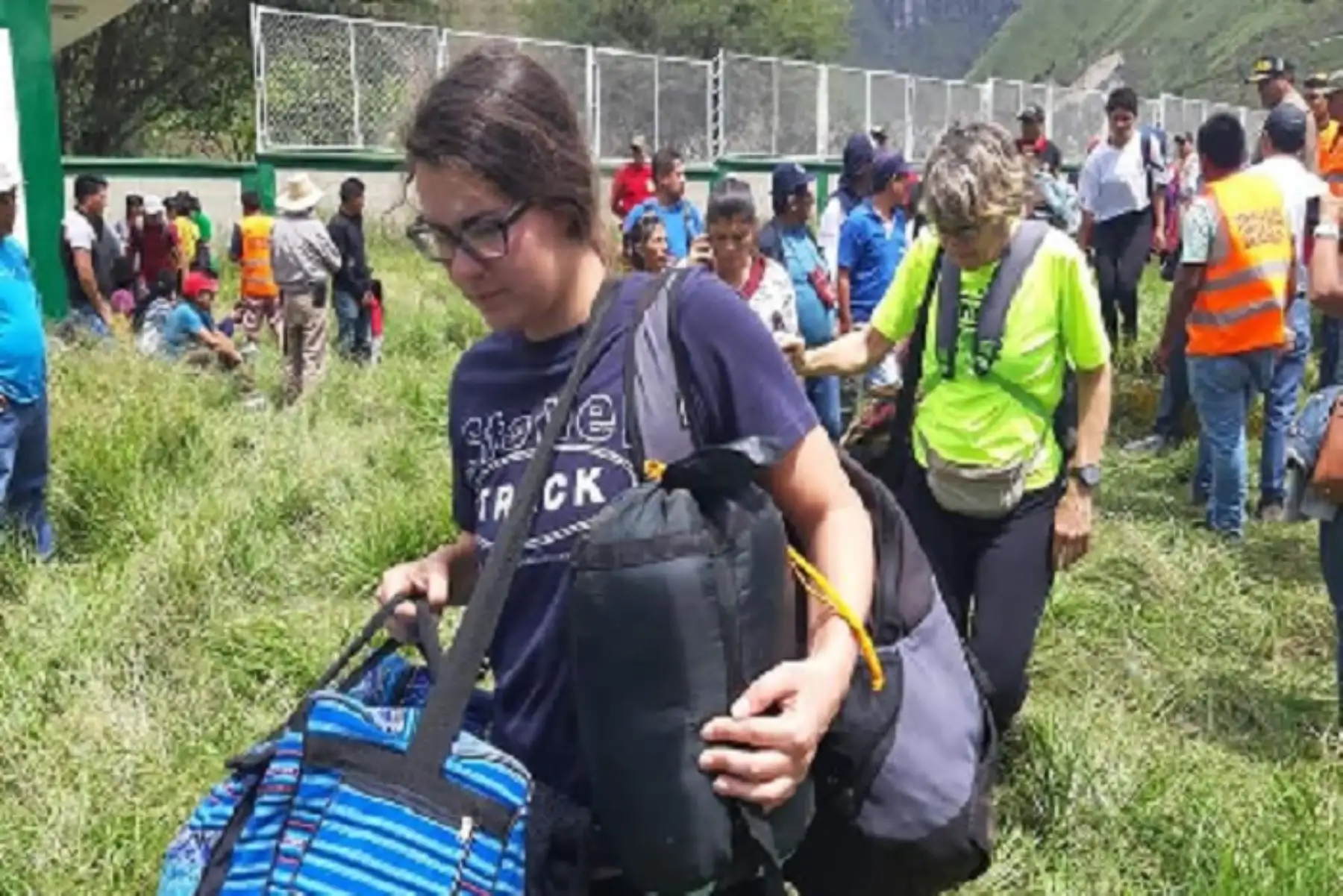 Evacúan a turistas, heridos y gestante de zona de emergencia en distrito de Santa Teresa