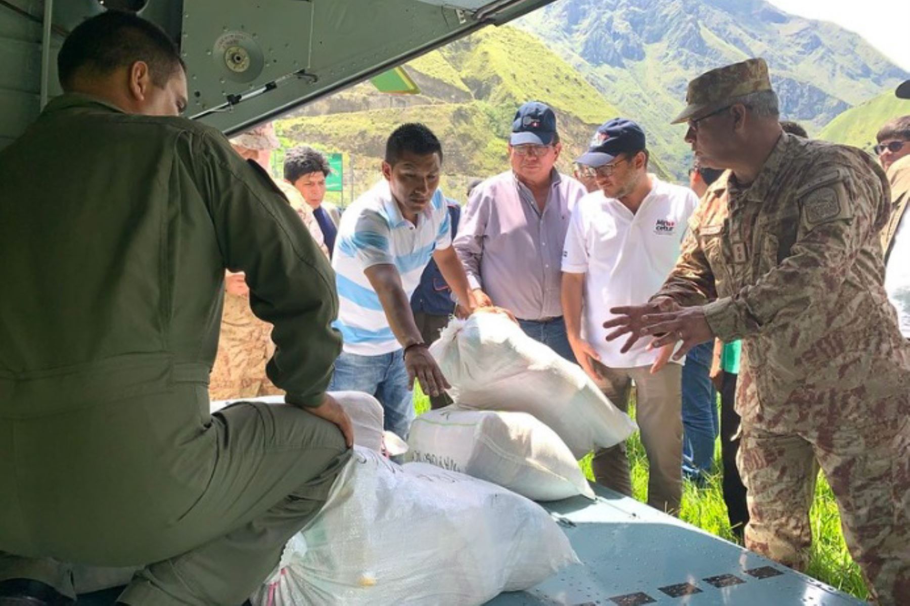 El ministro de Comercio Exterior y Turismo, Edgar Vásquez, sostuvo hoy que se viene priorizando el traslado de heridos y envío de ayuda humanitaria a los afectados por el huaico ocurrido en el distrito de Santa Teresa, en la provincia de La Convención, región Cusco.