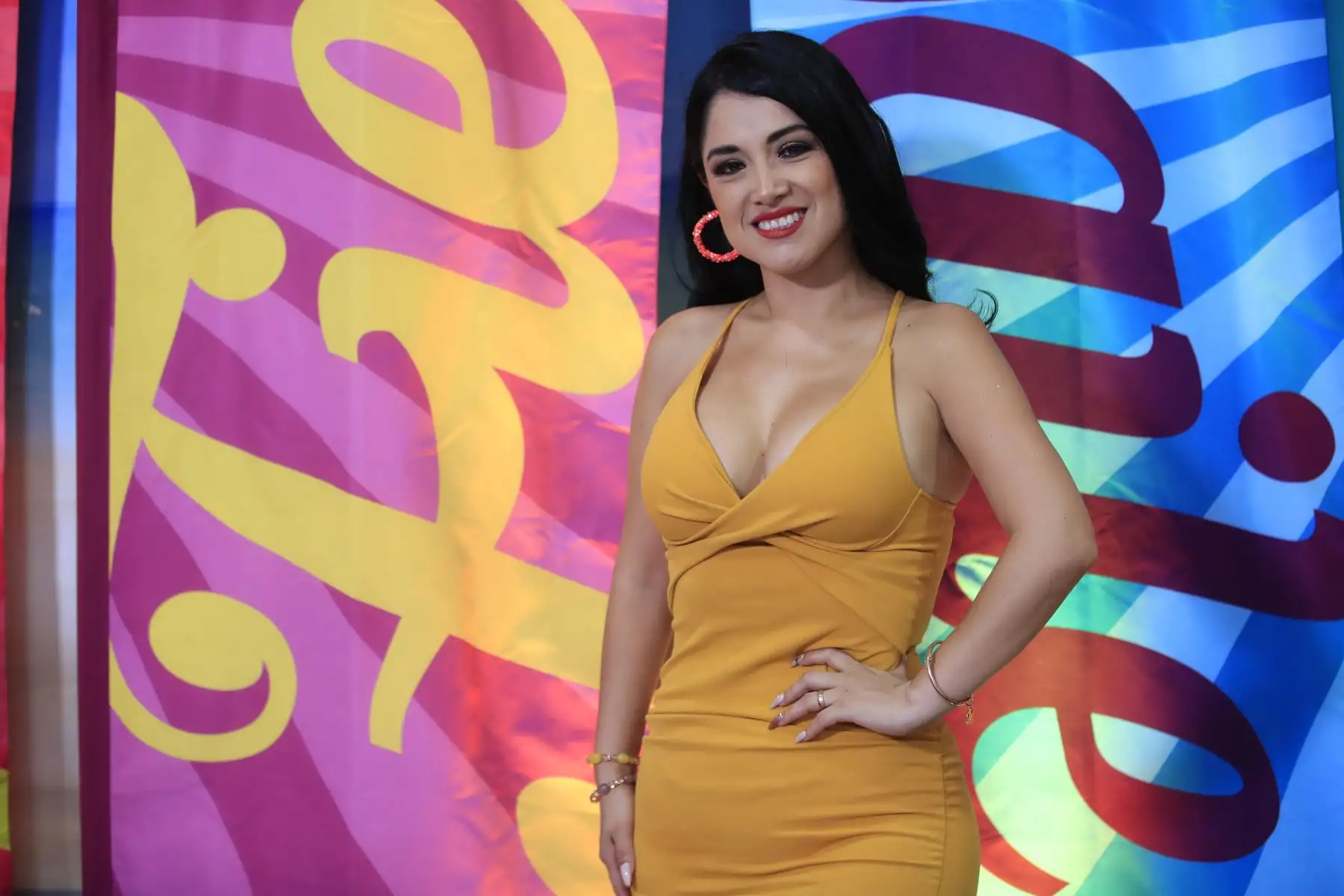 Sesión de fotos de la conductora Katy Jara luego del lanzamiento en conferencia de prensa del programa Domingos de Fiesta.

Foto:ANDINA / Juan Carlos Guzmán Negrini