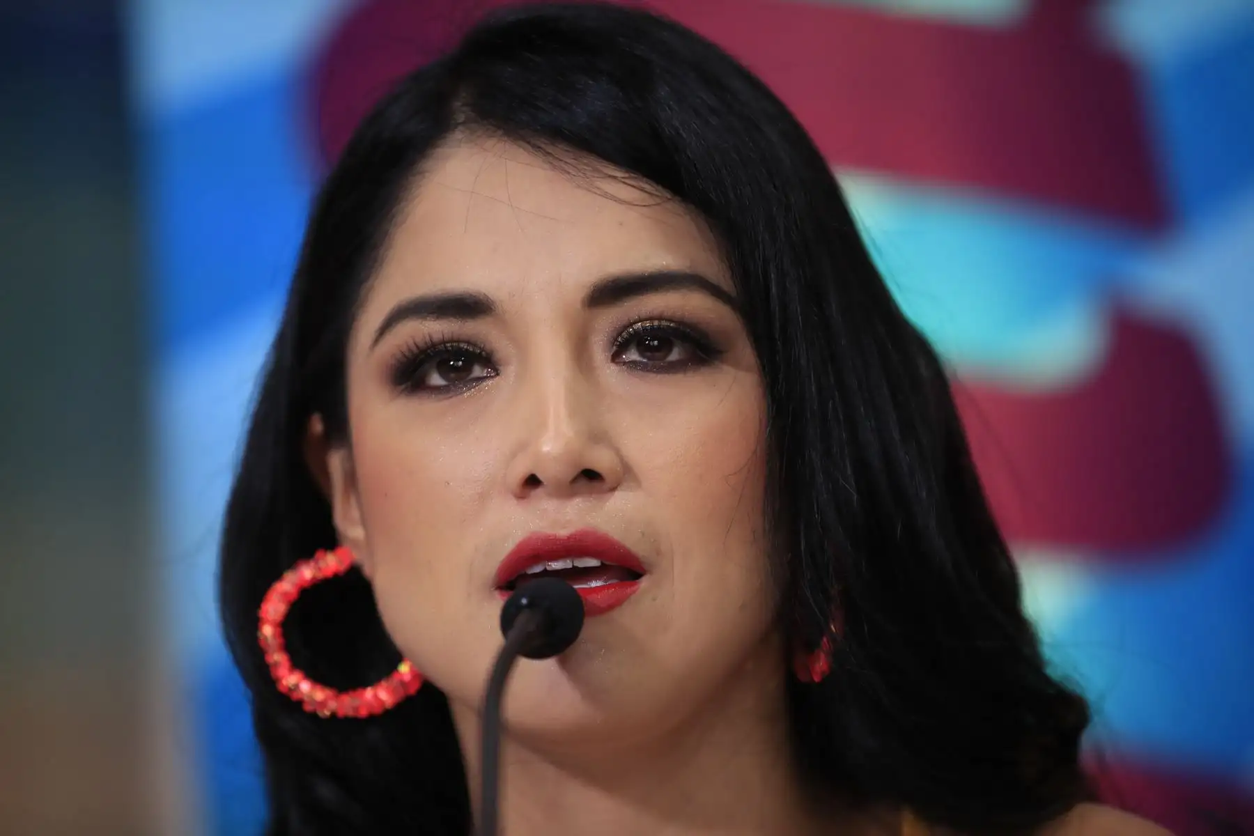 Katty Jara estrena tema dedicado a las familias peruanas.