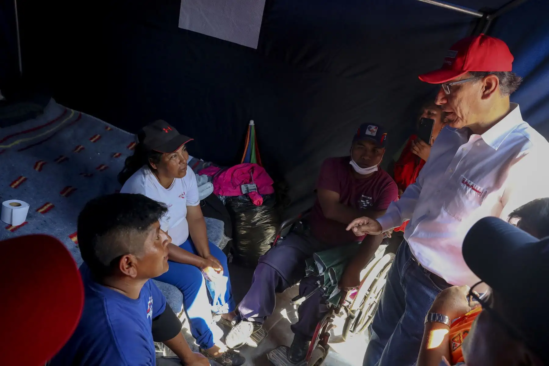 El Presidente de la República, Martín Vizcarra, arribó a la región Tacna para supervisar y evaluar las acciones multisectoriales en apoyo a los damnificados por las fuertes lluvias y posterior huaico que afectaron esta zona del país. Foto: ANDINA/Prensa Presidencia