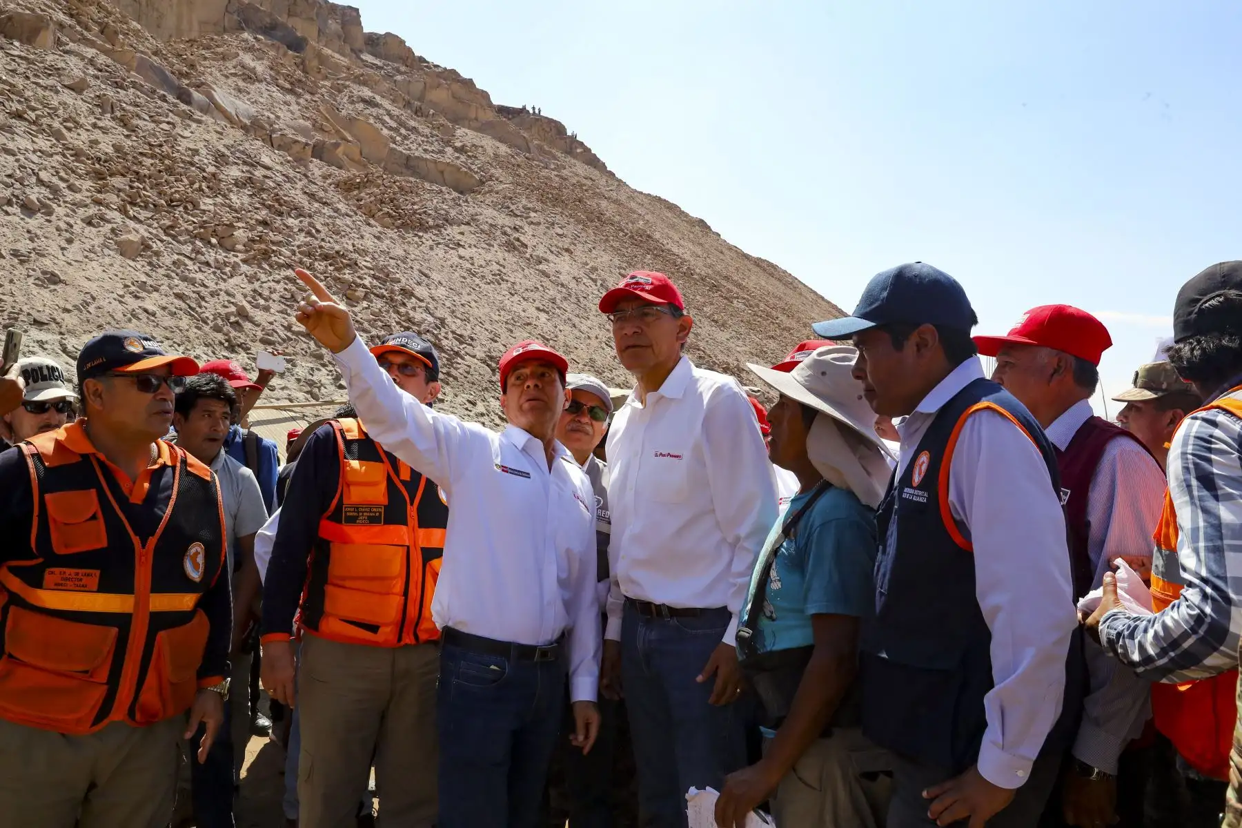 El Presidente de la República, Martín Vizcarra, arribó a la región Tacna para supervisar y evaluar las acciones multisectoriales en apoyo a los damnificados por las fuertes lluvias y posterior huaico que afectaron esta zona del país. Foto: ANDINA/Prensa Presidencia