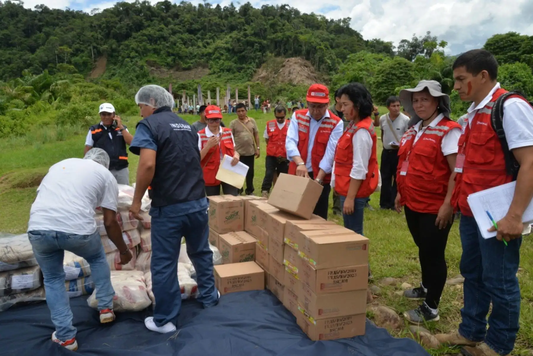 Midis distribuye productos alimenticios para más de 285 mil escolares de zonas de frontera en nueve regiones