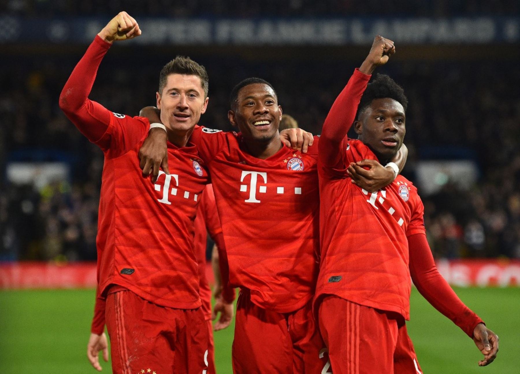 Bayern Múnich dio un gran paso a los cuartos de final al golear 3-0 al Chelsea