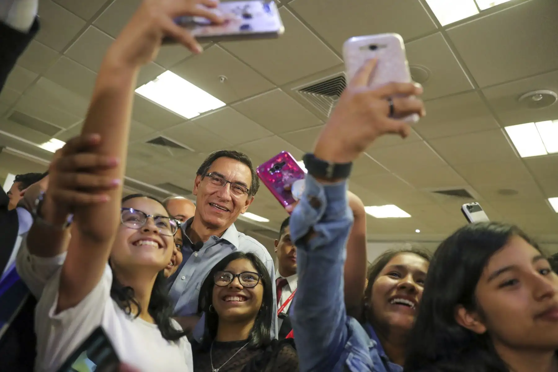 El presidente Martín Vizcarra participó en un diálogo con niñas, niños y adolescentes organizados en los Consejos Consultivos (CCONNA). Los menores expresaron sus opiniones, interrogantes y plantearon alternativas de solución frente a los problemas que les afectan.Foto: ANDINA/ Prensa Presidencia