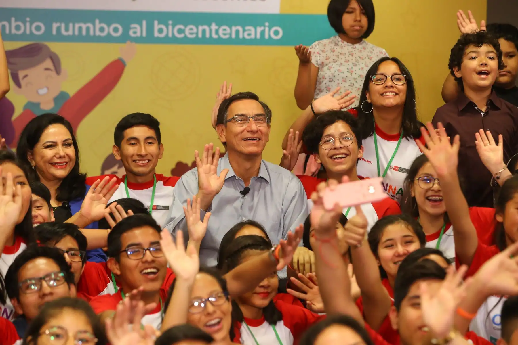 El presidente Martín Vizcarra participó en un diálogo con niñas, niños y adolescentes organizados en los Consejos Consultivos (CCONNA). Los menores expresaron sus opiniones, interrogantes y plantearon alternativas de solución frente a los problemas que les afectan.Foto: ANDINA/ Prensa Presidencia