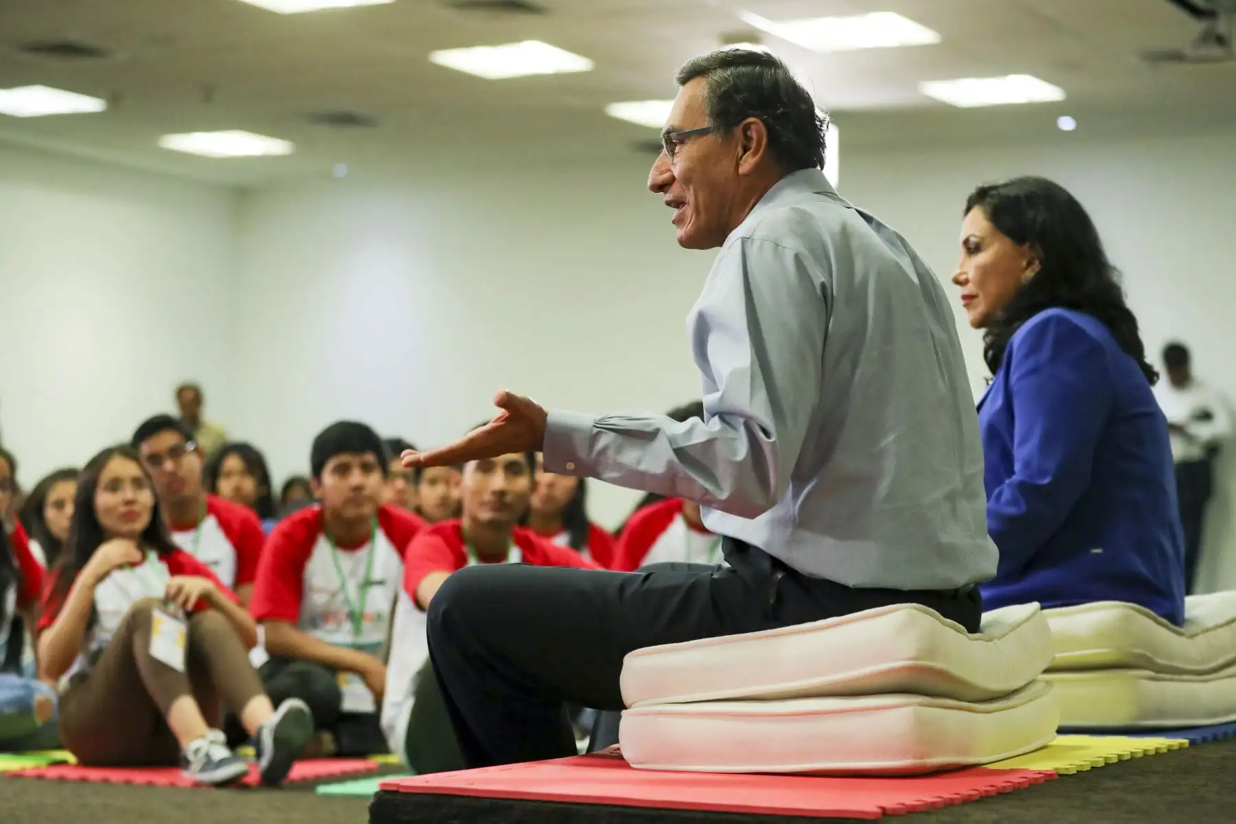 El presidente Martín Vizcarra participó en un diálogo con niñas, niños y adolescentes organizados en los Consejos Consultivos (CCONNA). Los menores expresaron sus opiniones, interrogantes y plantearon alternativas de solución frente a los problemas que les afectan.Foto: ANDINA/ Prensa Presidencia