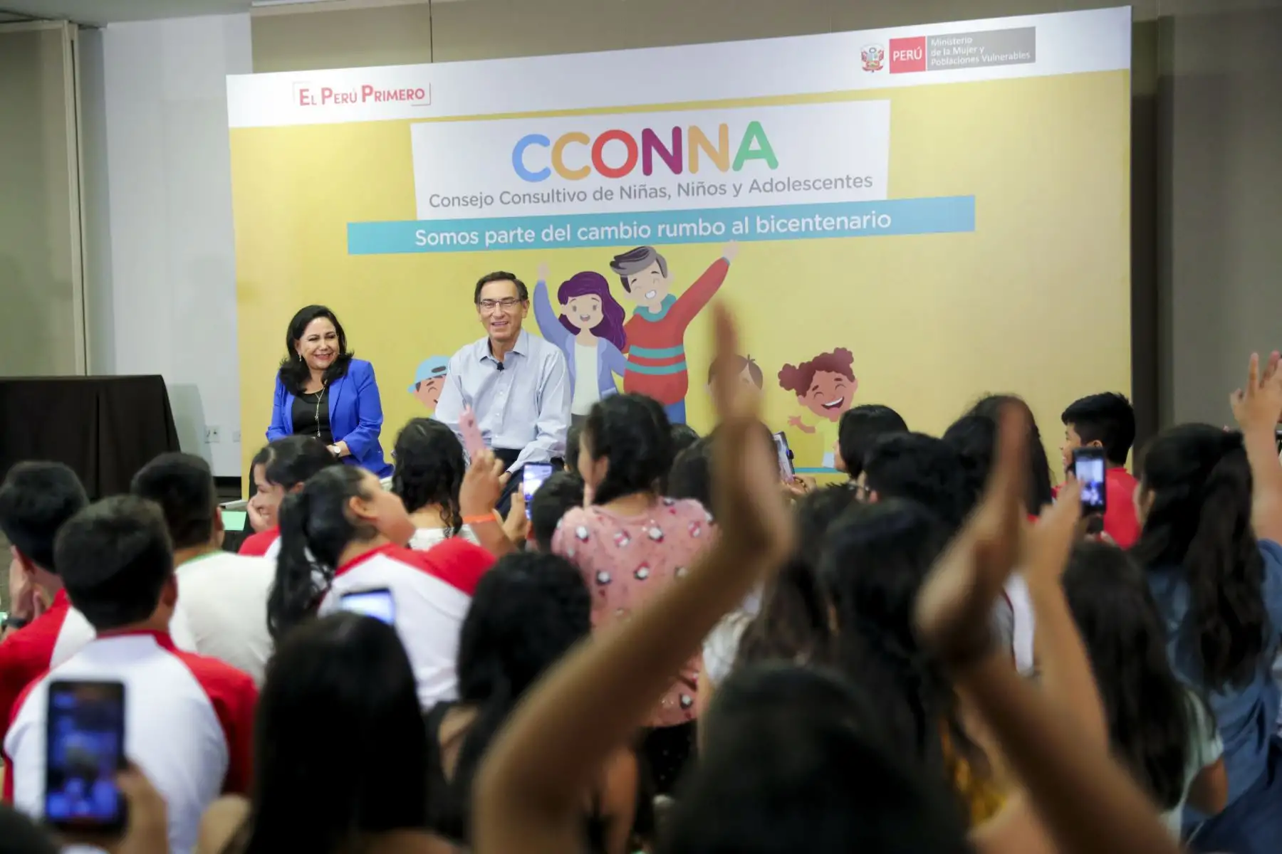 El presidente Martín Vizcarra participó en un diálogo con niñas, niños y adolescentes organizados en los Consejos Consultivos (CCONNA). Los menores expresaron sus opiniones, interrogantes y plantearon alternativas de solución frente a los problemas que les afectan.Foto: ANDINA/ Prensa Presidencia