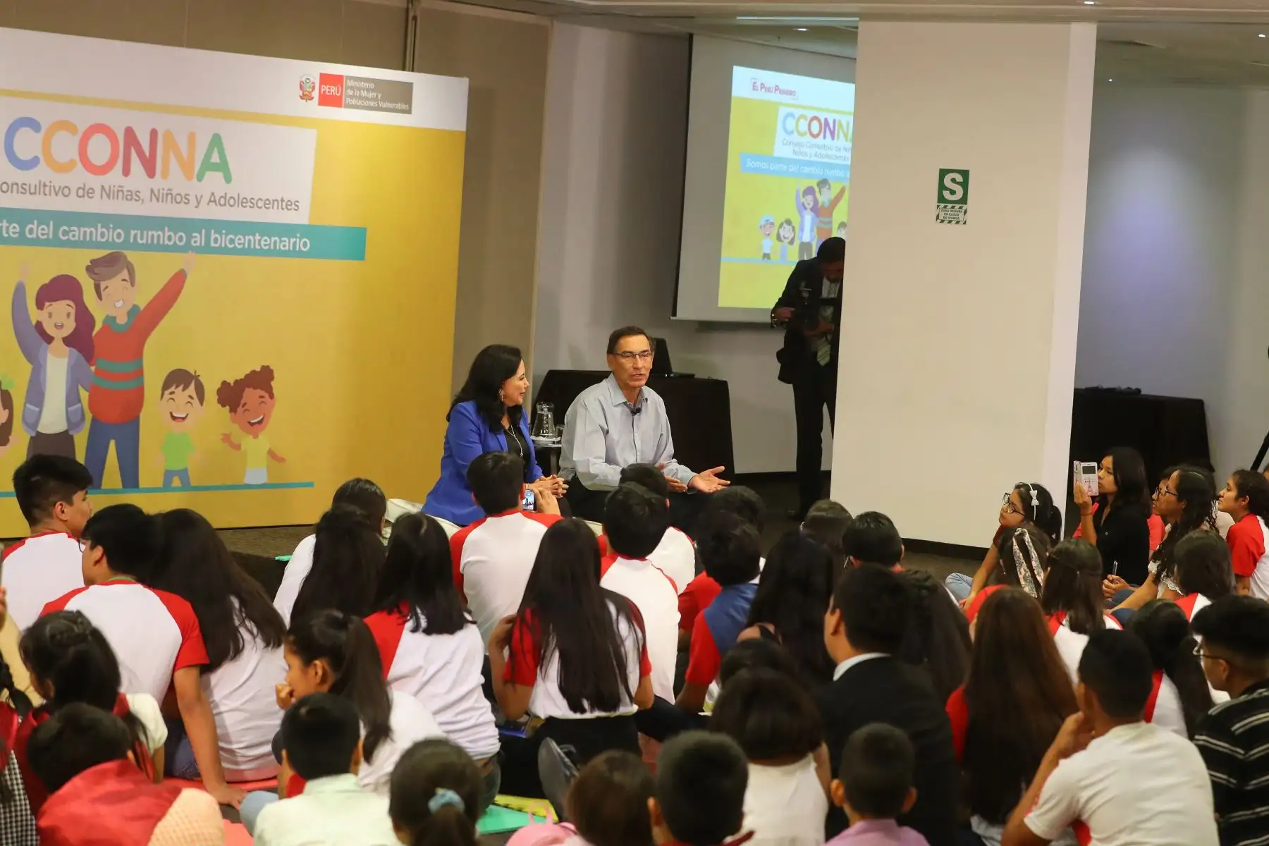 El presidente Martín Vizcarra participó en un diálogo con niñas, niños y adolescentes organizados en los Consejos Consultivos (CCONNA). Los menores expresaron sus opiniones, interrogantes y plantearon alternativas de solución frente a los problemas que les afectan.Foto: ANDINA/ Prensa Presidencia