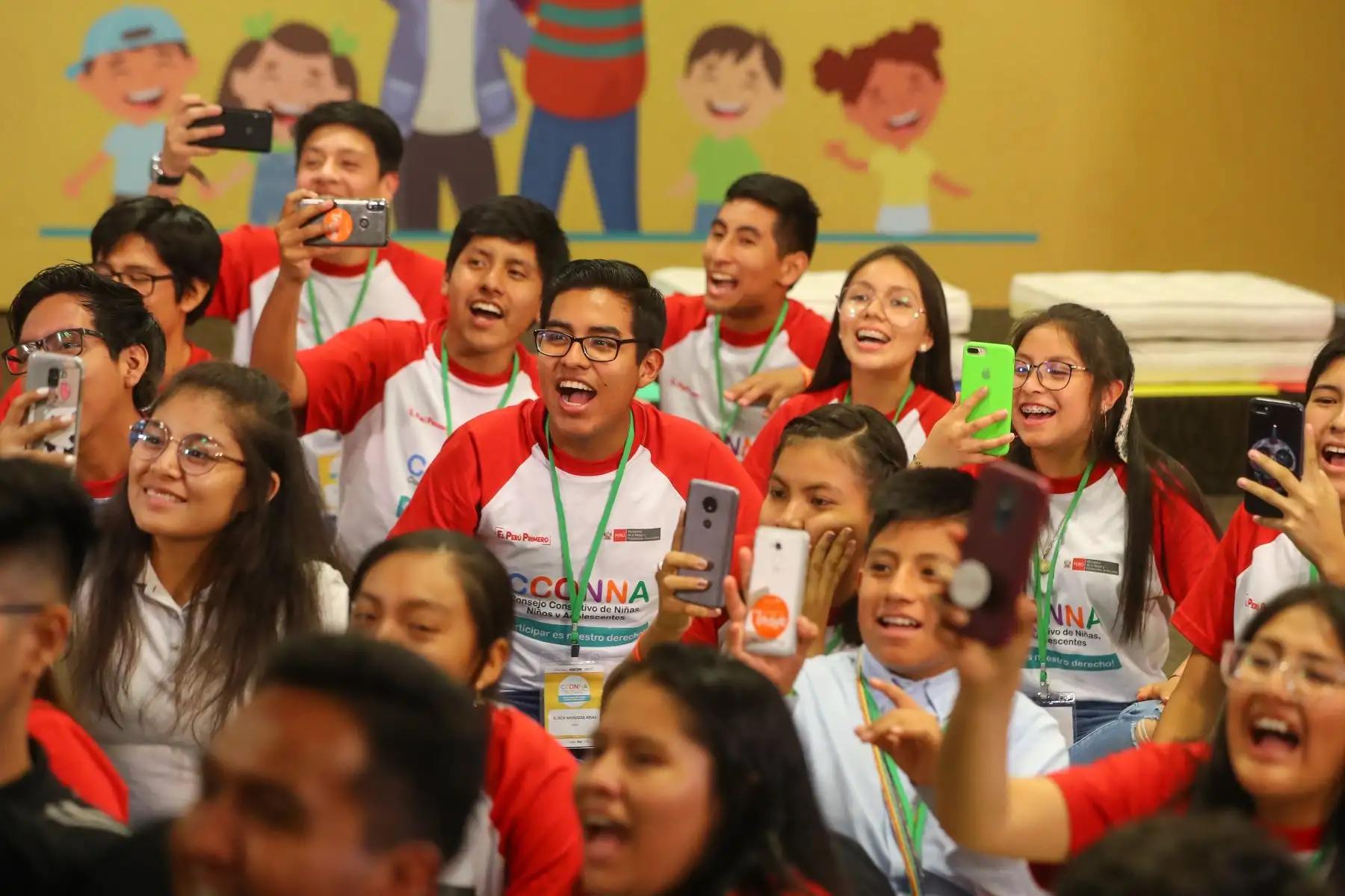El presidente Martín Vizcarra participó en un diálogo con niñas, niños y adolescentes organizados en los Consejos Consultivos (CCONNA). Los menores expresaron sus opiniones, interrogantes y plantearon alternativas de solución frente a los problemas que les afectan.Foto: ANDINA/ Prensa Presidencia
