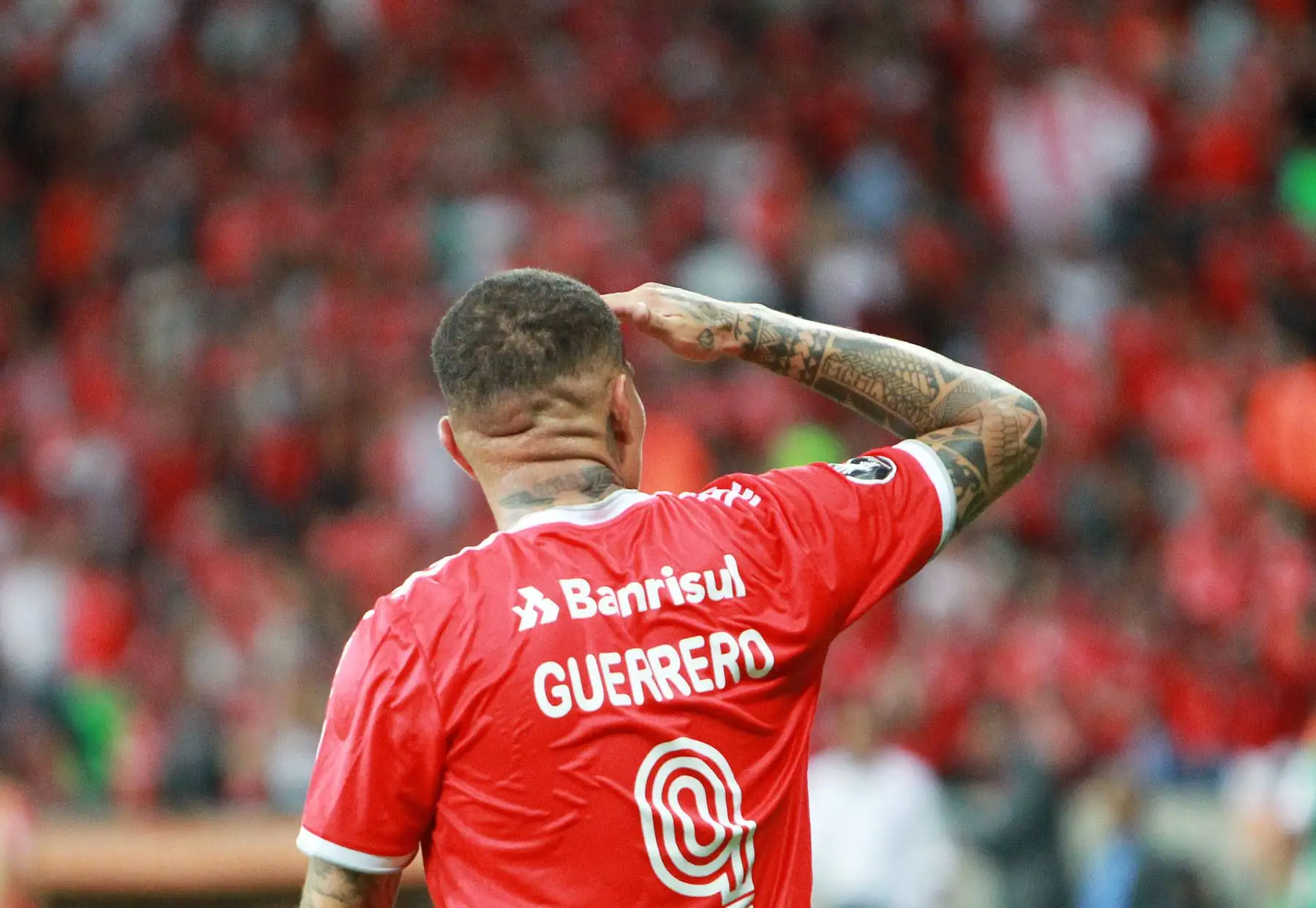 Paolo Guerrero del Internacional de Brasil celebra después de marcar un gol contra el Tolima de Colombia durante su partido de la Copa Libertadores 2020 celebrado en el estadio Beira Rio, en Porto Alegre, Brasil.Foto:AFP