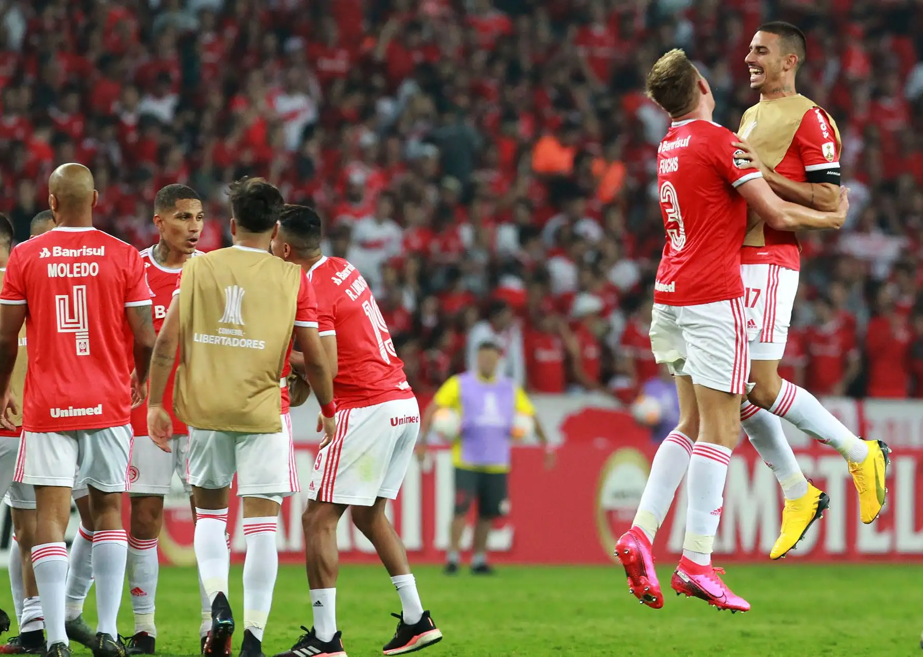 Los jugadores de Brasil Internacional celebran después de ganar un partido entre Internacional y Tolima durante su partido de Copa Libertadores 2020.
Foto: AFP