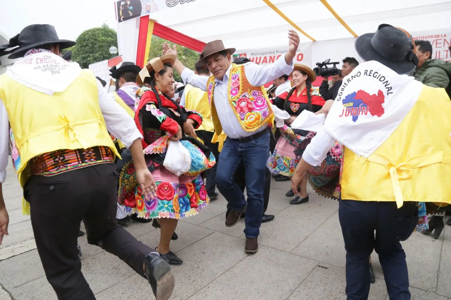 El Instituto de la Juventud y la Cultura de la Municipalidad Provincial de Huancayo celebró el día del Huaylarsh con el zapateo y el guapido de las wamblas y los walash de más de 30 instituciones folclóricas.
Foto: Difusión Municipalidad Provincial de Huancayo