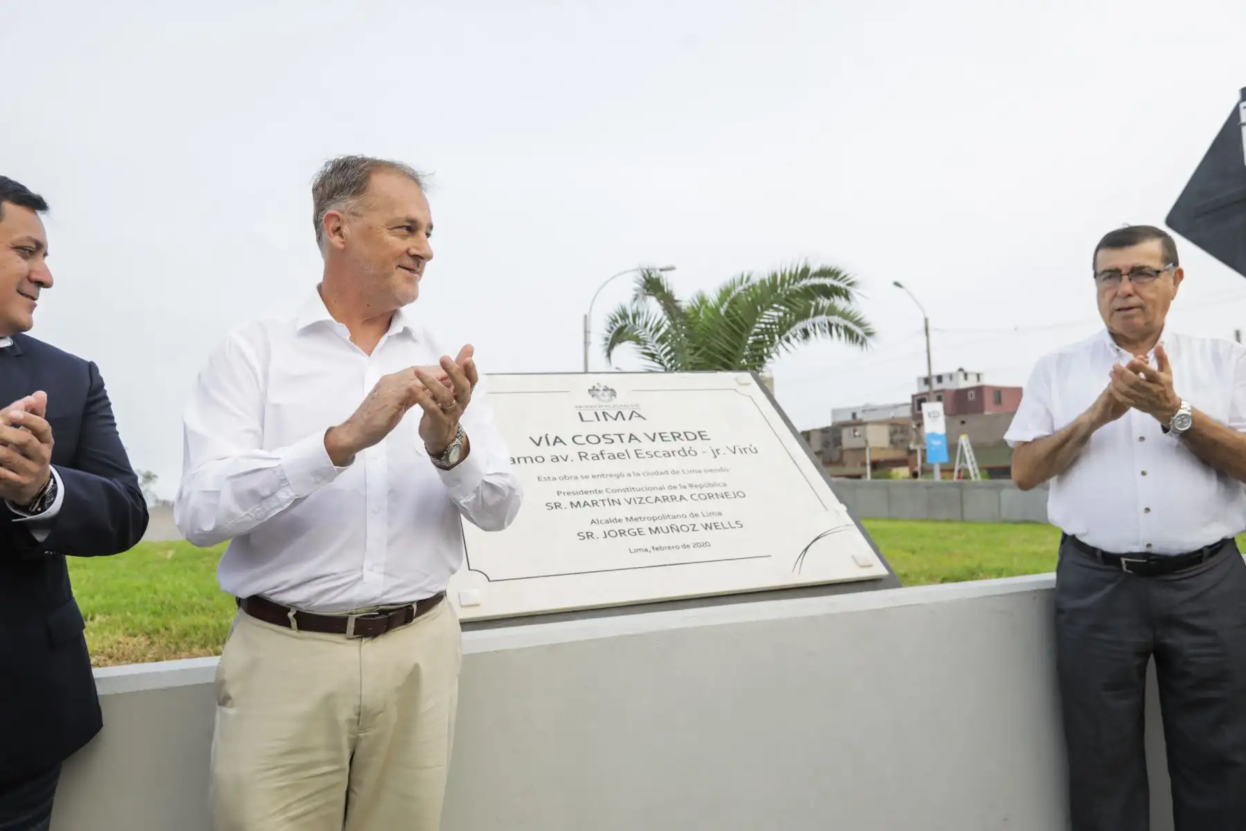 El alcalde de Lima, Jorge Muñoz, entregó esta mañana la gran obra vía Costa Verde, tramo av. Rafael Escardó - jr. Virú, infraestructura de 2.97 km de extensión que beneficiará a más de un millón de vecinos. Foto: ANDINA/Difusión