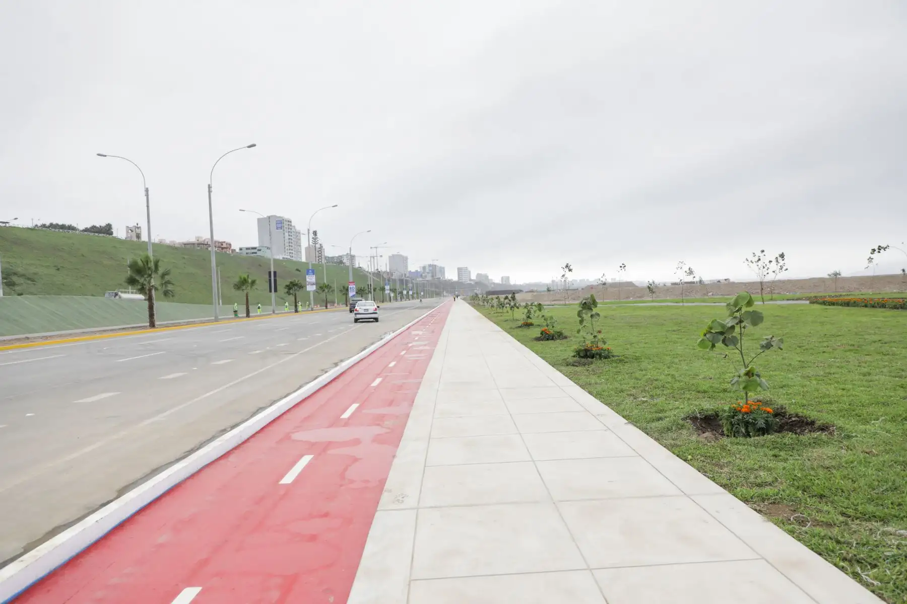 El alcalde de Lima, Jorge Muñoz, entregó esta mañana la gran obra vía Costa Verde, tramo av. Rafael Escardó - jr. Virú, infraestructura de 2.97 km de extensión que beneficiará a más de un millón de vecinos. Foto: ANDINA/Difusión
