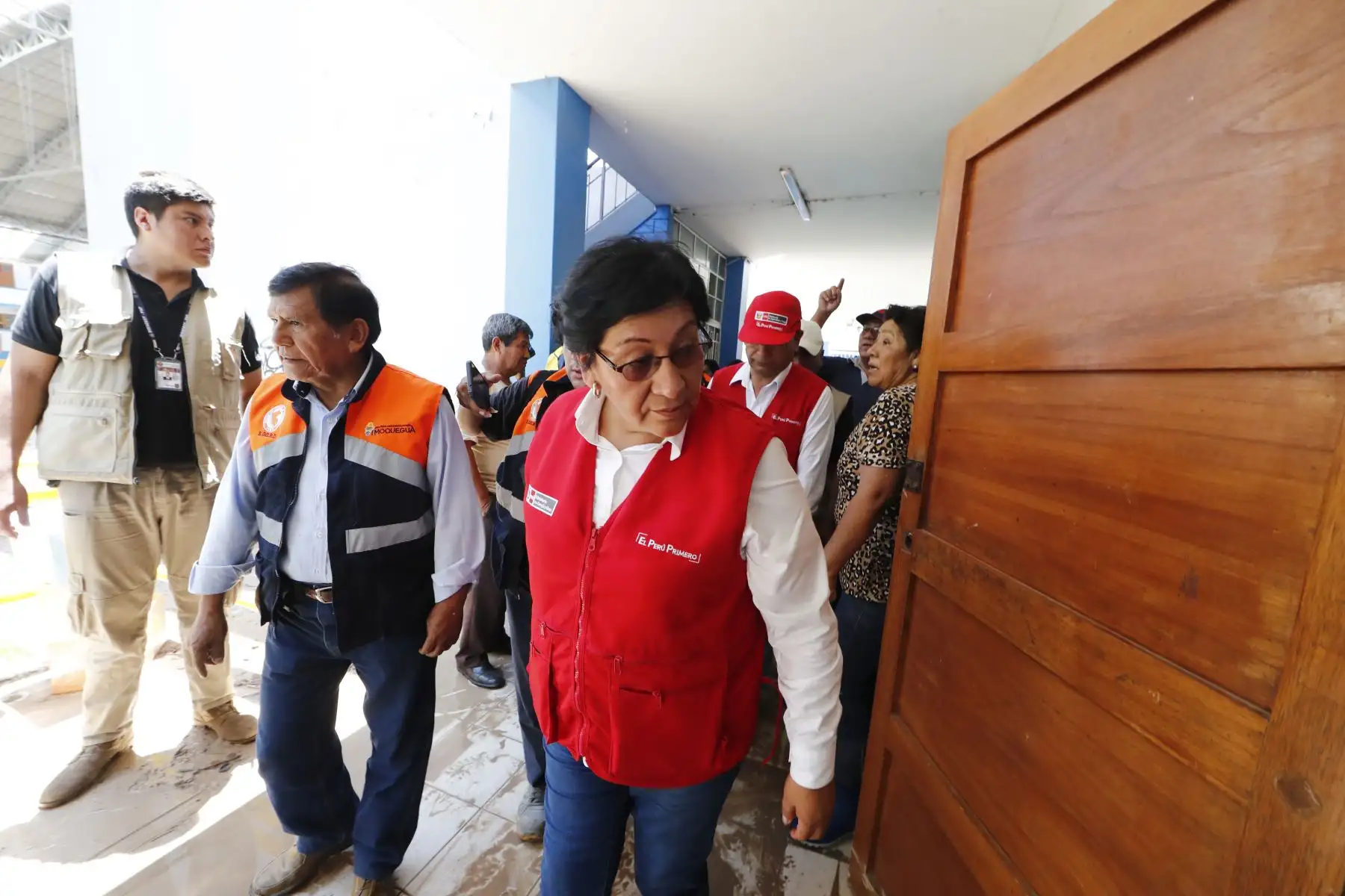 Ministra de Energía y Minas, Susana Vilca, junto al ministro de Agricultura, en Moquegua para atender, apoyar y articular acciones multisectoriales ante la emergencia por fuertes lluvias en la zona.
Foto: ANDINA/Carlos Lezama