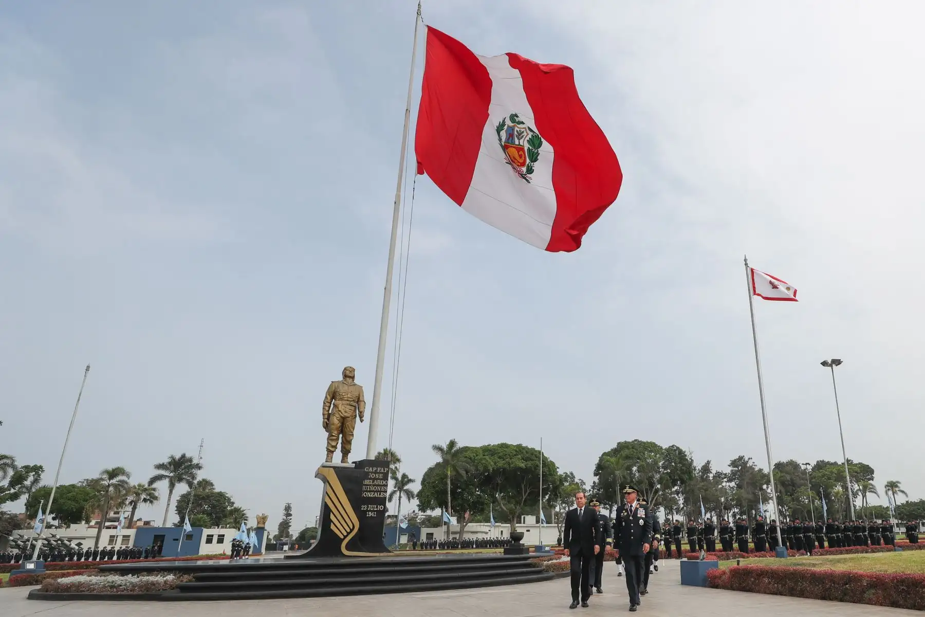 Ministro de Defensa presidió  ceremonia por el 25º aniversario de las operaciones en el Alto Cenepa a personal de las Fuerza Aérea del Perú. Foto:ANDINA/MINDEF