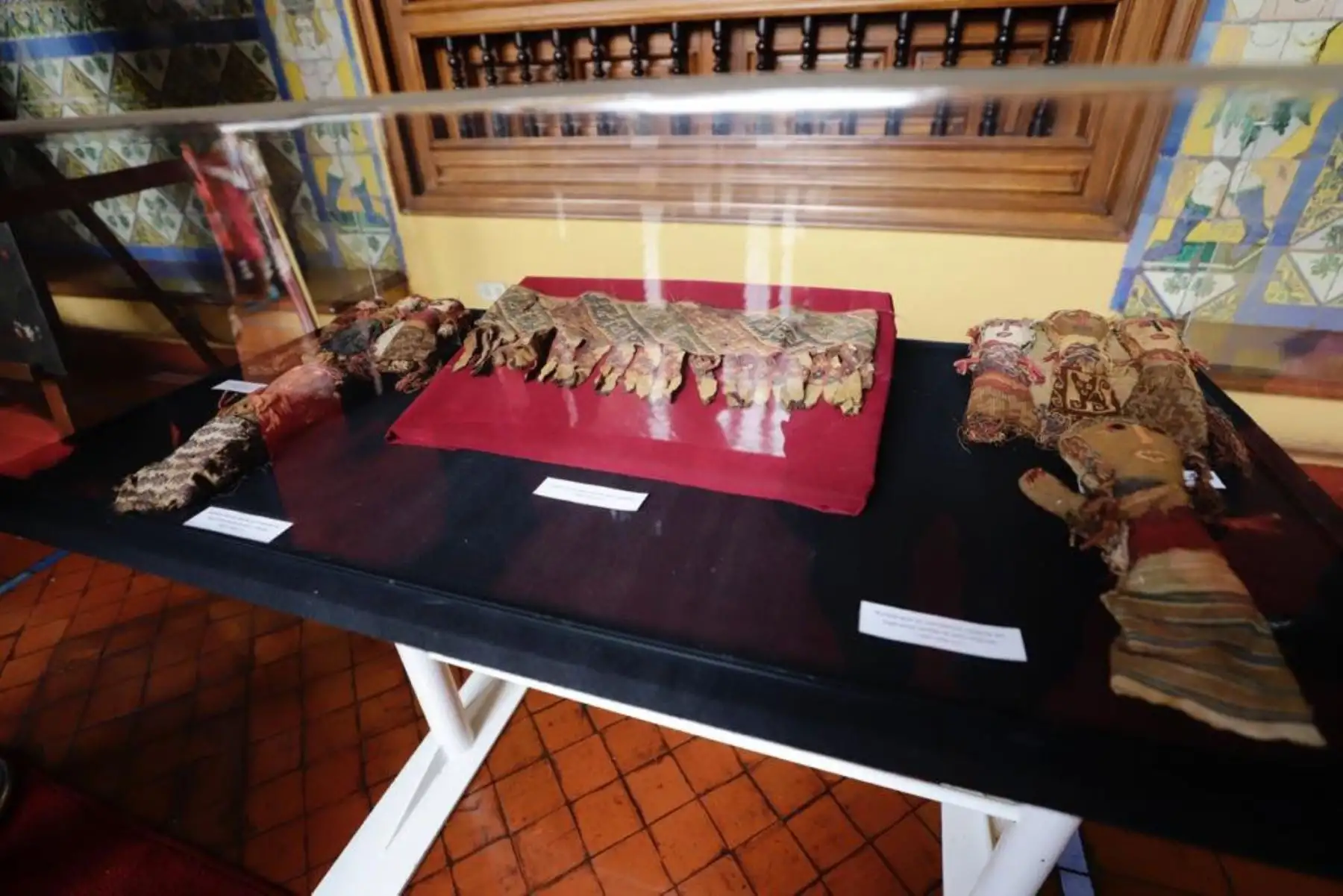 Ministra de Cultura, Sonia Guillén recibe 21 bienes culturales recuperados que constituyen parte del Patrimonio Cultural  a través de la Cancilleria del Perú
Los  bienes fueron repatriados de Argentina, Brasil, Ecuador y Canadá.
Foto: Mincul