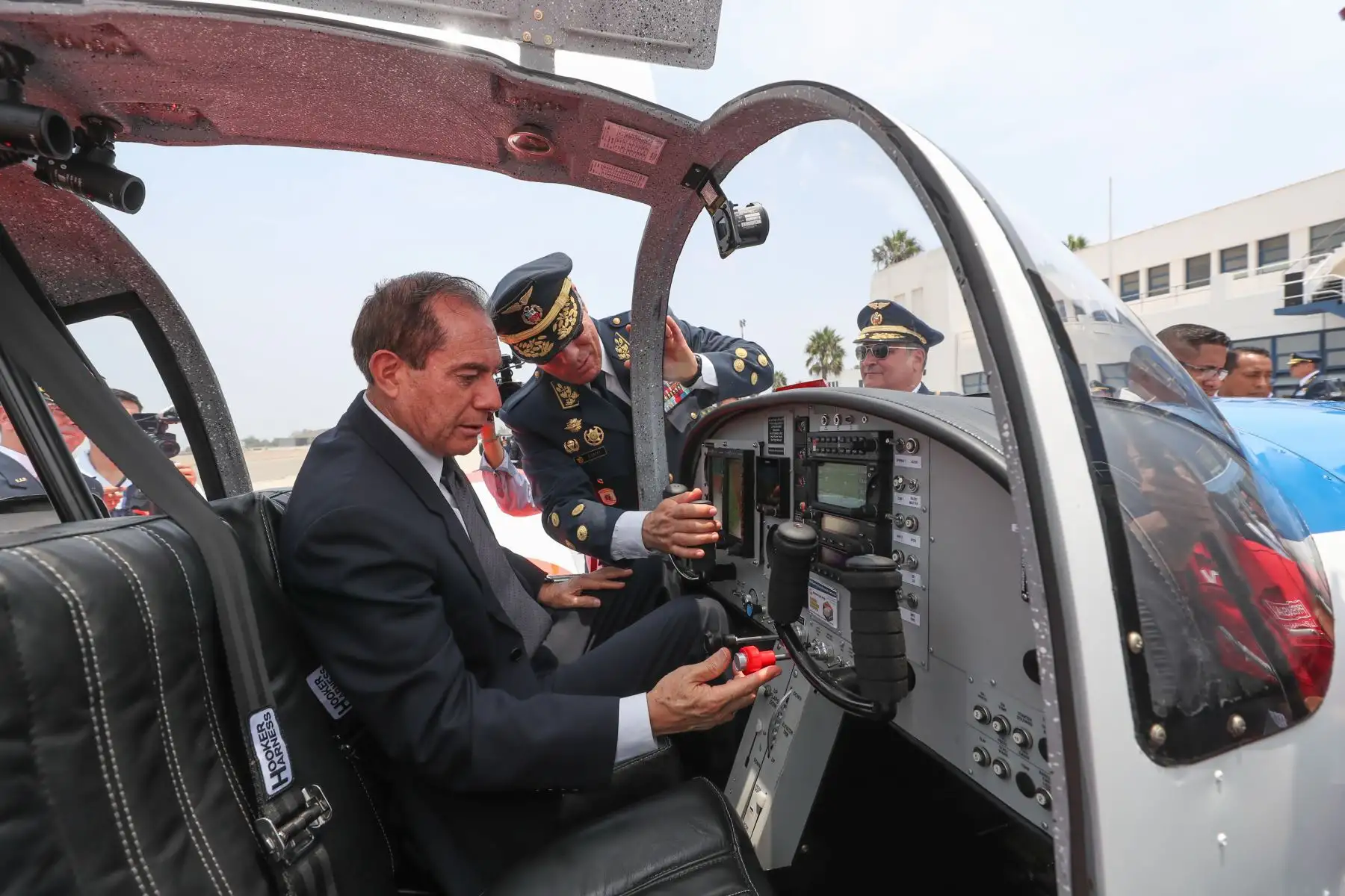 Ministro de Defensa, Walter Martos presidió ceremonia de entrega de aeronaves de instrucción Alarus CH2000.  Foto: ANDINA/MINDEF
