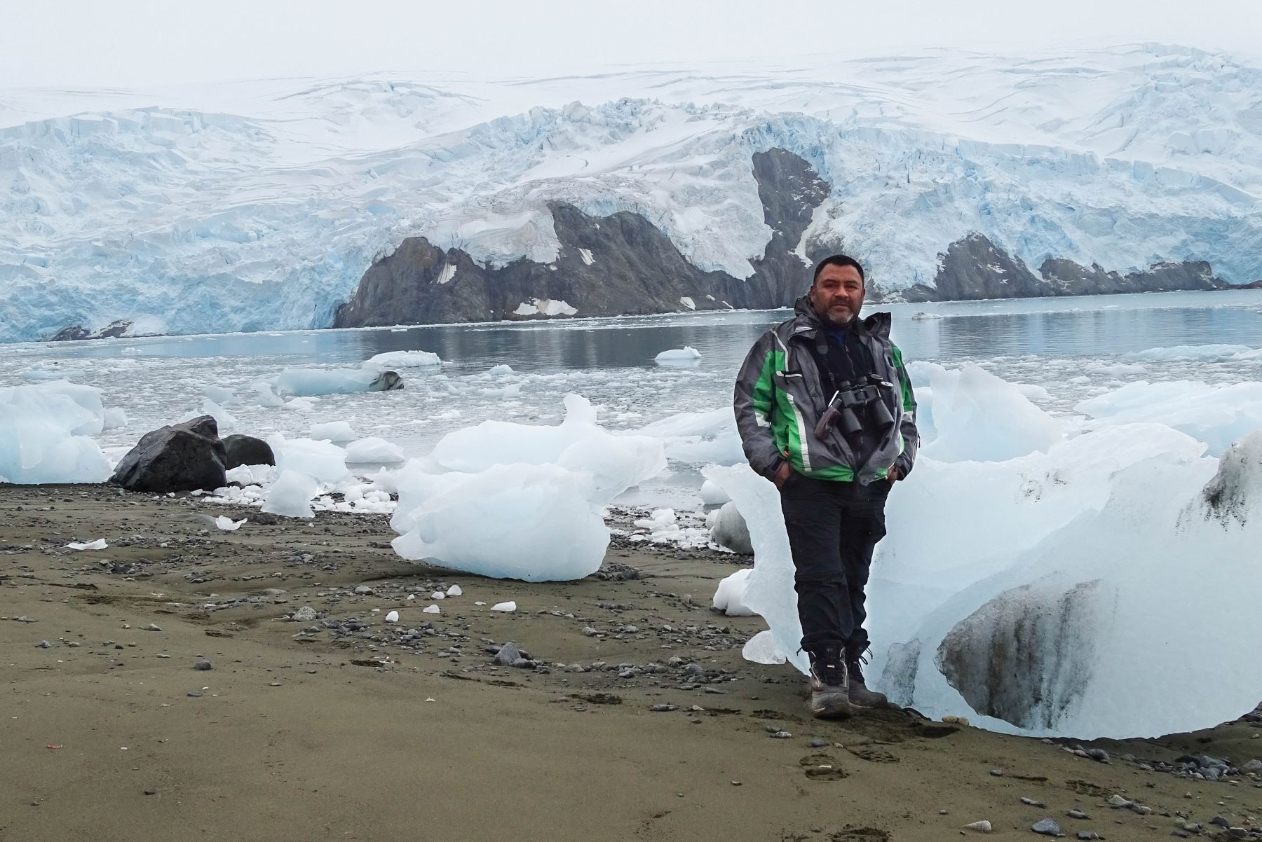 Luis Santillán, científico peruano que estudia la contaminación en la Antártida. Foto: difusión.