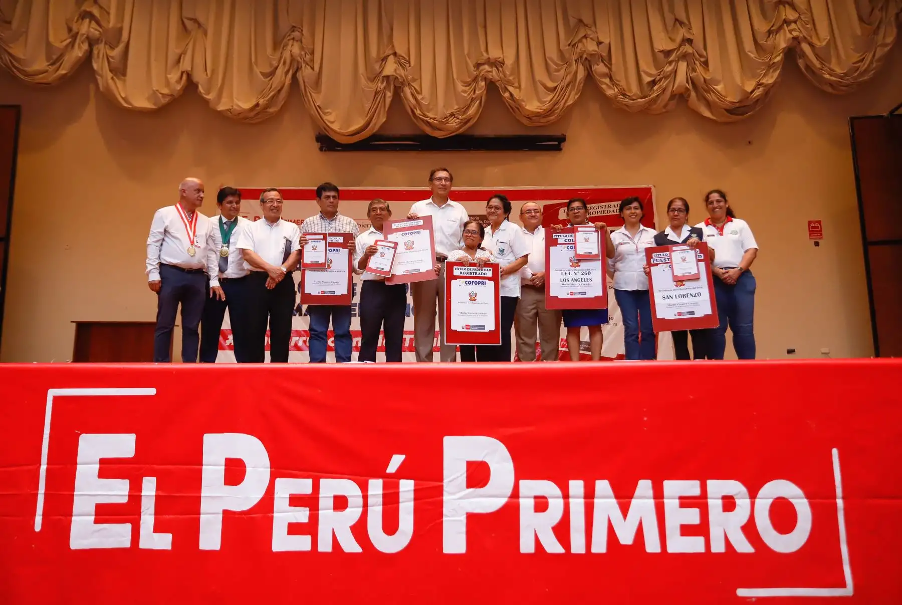 Jefe de Estado, Martín Vizcarra supervisa entrega del Centro Infantil de Atención Integral (Cuna Más) “Caritas Felices” y entrega más de 1600 títulos de propiedad en la región Madre de Dios.
Foto: ANDINA/ Prensa Presidencia