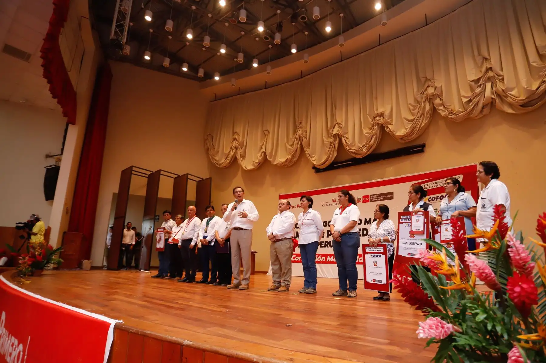 Jefe de Estado, Martín Vizcarra supervisa entrega del Centro Infantil de Atención Integral (Cuna Más) “Caritas Felices” y entrega más de 1600 títulos de propiedad en la región Madre de Dios.
Foto: ANDINA/ Prensa Presidencia