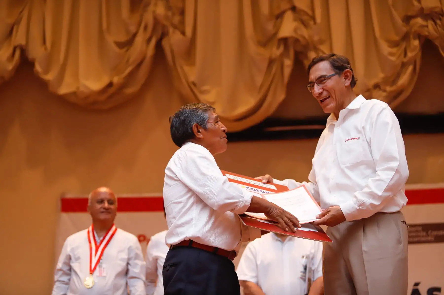 Jefe de Estado, Martín Vizcarra supervisa entrega del Centro Infantil de Atención Integral (Cuna Más) “Caritas Felices” y entrega más de 1600 títulos de propiedad en la región Madre de Dios.
Foto: ANDINA/ Prensa Presidencia