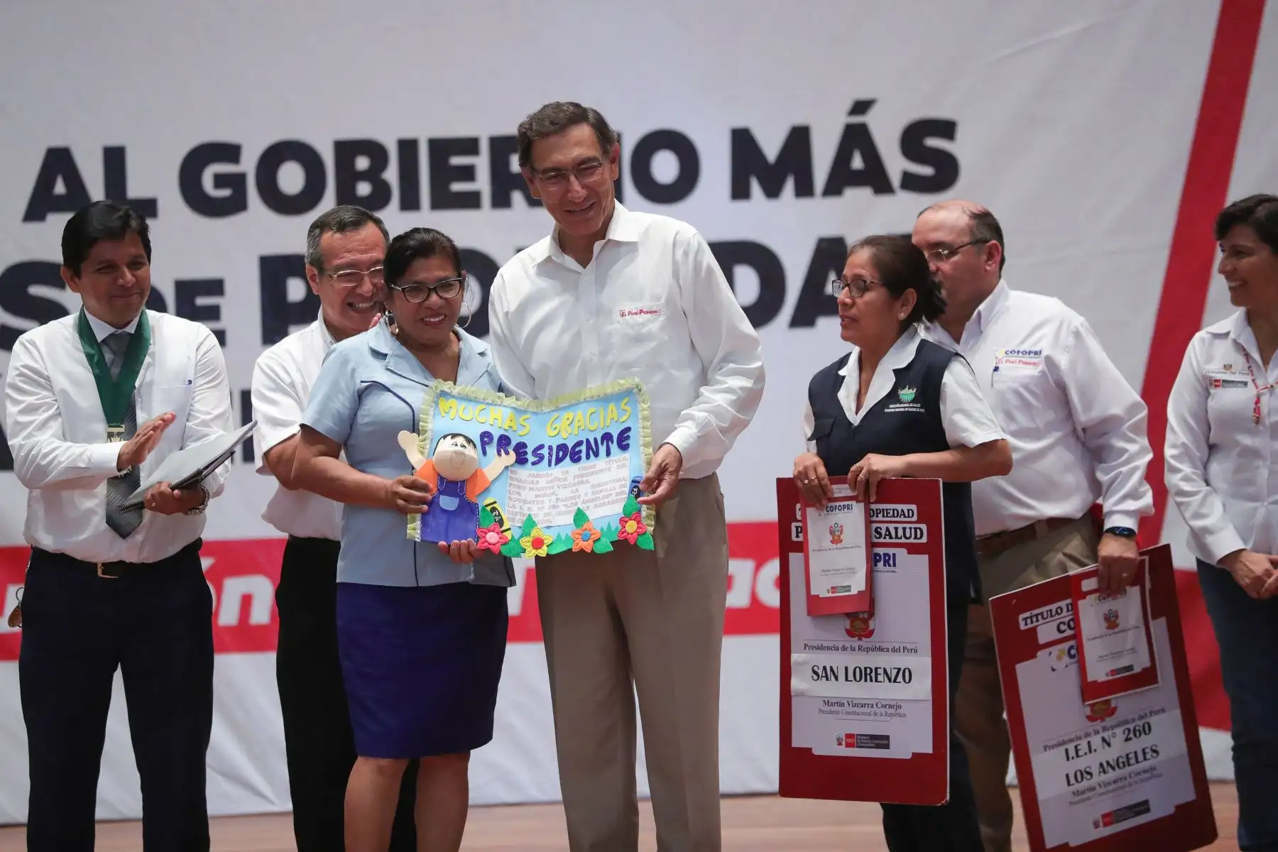 Jefe de Estado, Martín Vizcarra supervisa entrega del Centro Infantil de Atención Integral (Cuna Más) “Caritas Felices” y entrega más de 1600 títulos de propiedad en la región Madre de Dios.
Foto: ANDINA/ Prensa Presidencia